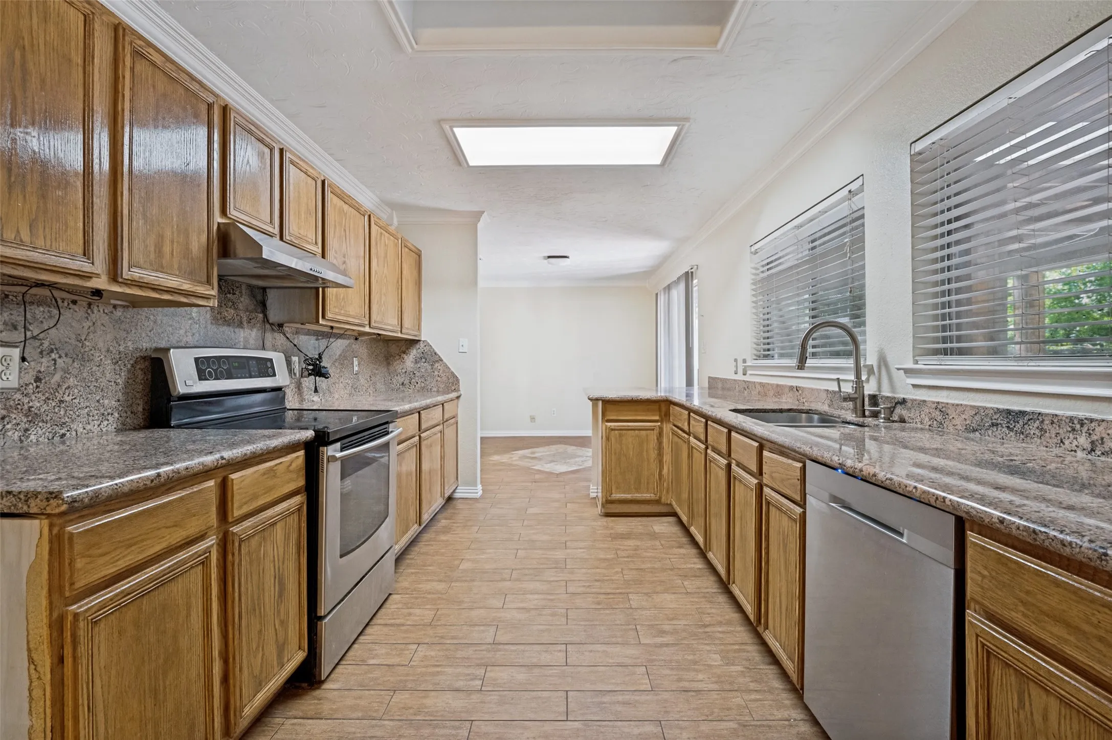 Single Family Residence For Sale in Dallas County , 628 King Street, Cedar Hill, Texas 75104, 4 Bedroom, 3 Bathroom, 2 Garage spaces, 2,380 Sqft, built in 1997, Price $325,000, mls#21291523, Real Estate Agent in Cedar Hill, Homes For Sale in Dallas county, Homes For Sale in Cedar Hill, Realtor in Cedar Hill Texas, Real Estate Brokerage Independent Realty Texas, Luminita Cordes Realtor