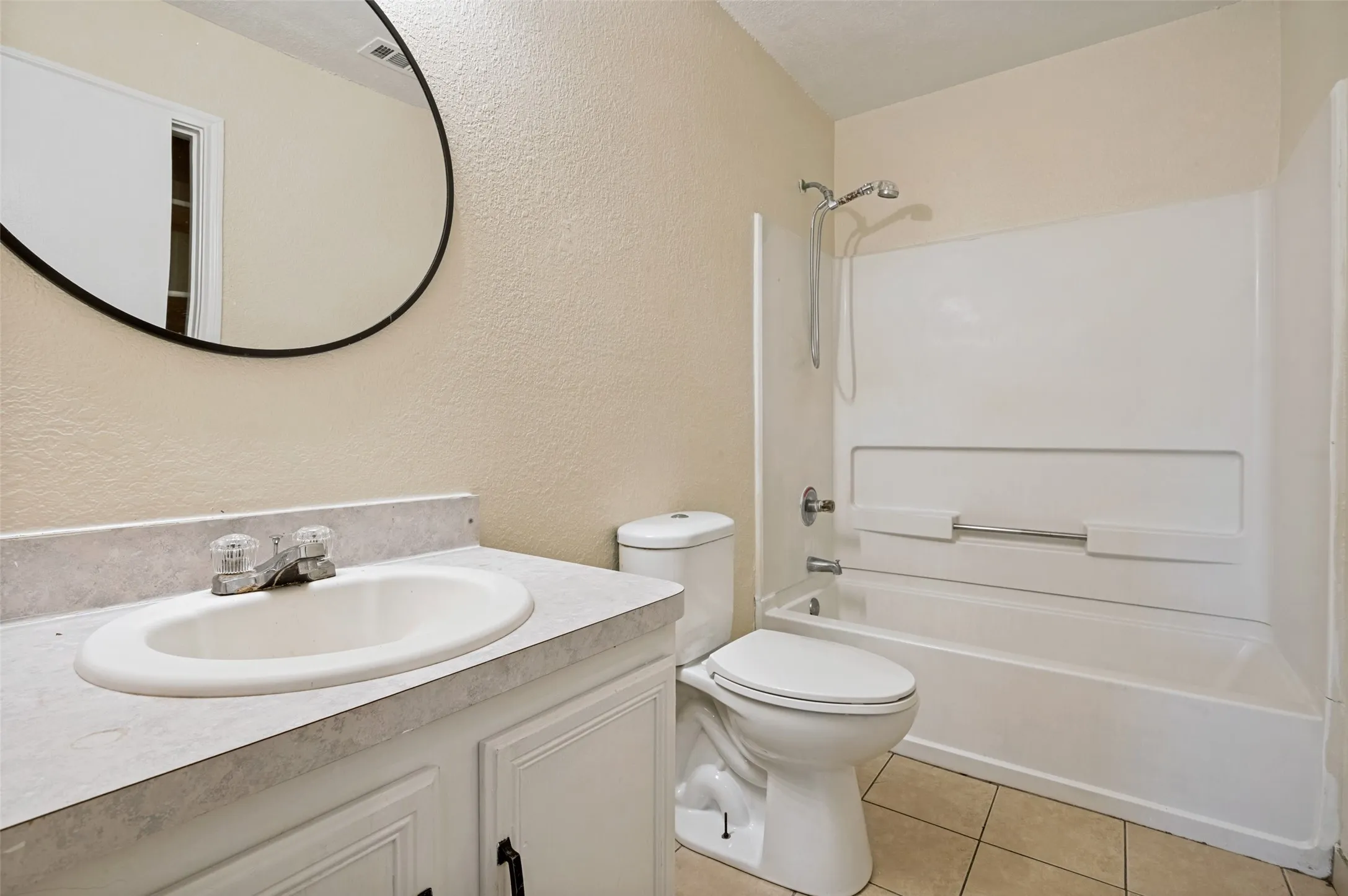 Single Family Residence For Sale in Dallas County , 628 King Street, Cedar Hill, Texas 75104, 4 Bedroom, 3 Bathroom, 2 Garage spaces, 2,380 Sqft, built in 1997, Price $325,000, mls#21291523, Real Estate Agent in Cedar Hill, Homes For Sale in Dallas county, Homes For Sale in Cedar Hill, Realtor in Cedar Hill Texas, Real Estate Brokerage Independent Realty Texas, Luminita Cordes Realtor