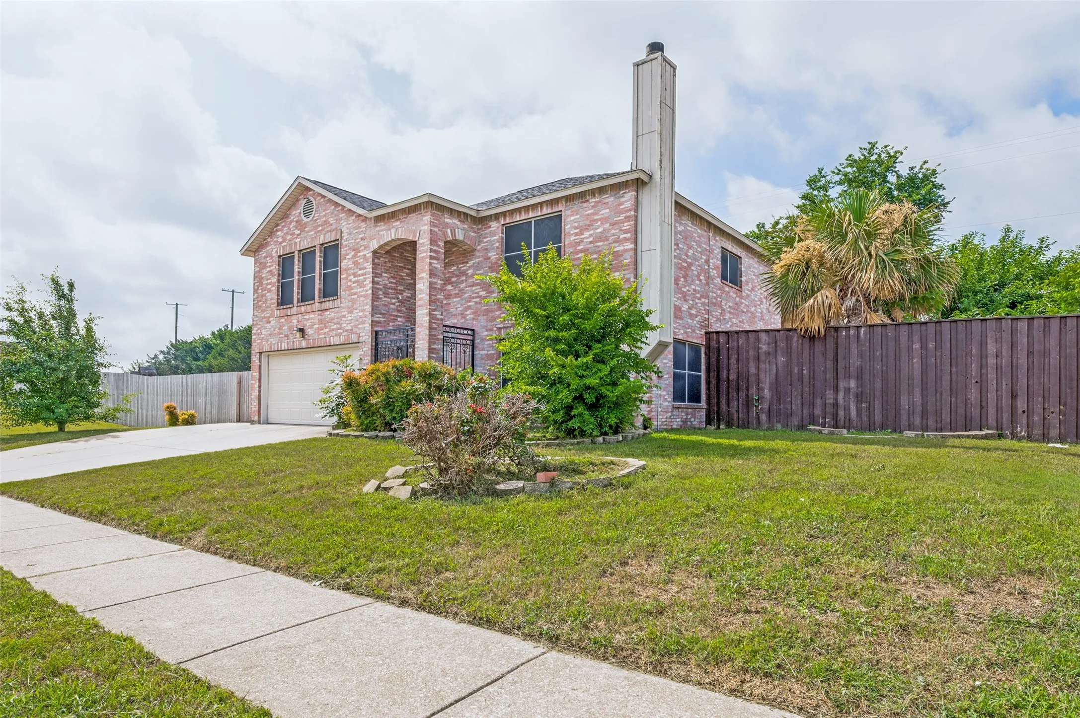 Single Family Residence For Sale in Dallas County , 628 King Street, Cedar Hill, Texas 75104, 4 Bedroom, 3 Bathroom, 2 Garage spaces, 2,380 Sqft, built in 1997, Price $325,000, mls#21291523, Real Estate Agent in Cedar Hill, Homes For Sale in Dallas county, Homes For Sale in Cedar Hill, Realtor in Cedar Hill Texas, Real Estate Brokerage Independent Realty Texas, Luminita Cordes Realtor