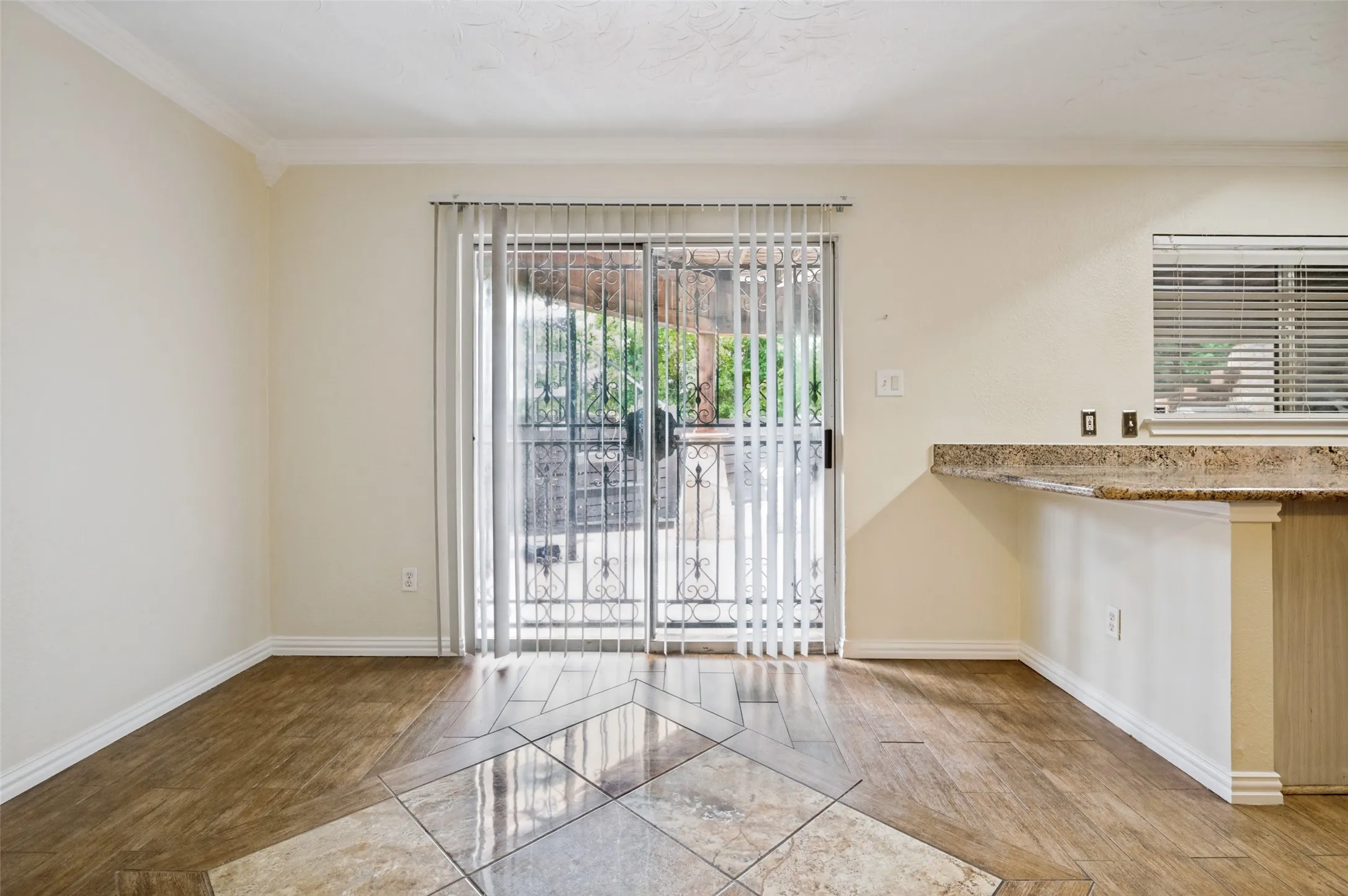Single Family Residence For Sale in Dallas County , 628 King Street, Cedar Hill, Texas 75104, 4 Bedroom, 3 Bathroom, 2 Garage spaces, 2,380 Sqft, built in 1997, Price $325,000, mls#21291523, Real Estate Agent in Cedar Hill, Homes For Sale in Dallas county, Homes For Sale in Cedar Hill, Realtor in Cedar Hill Texas, Real Estate Brokerage Independent Realty Texas, Luminita Cordes Realtor