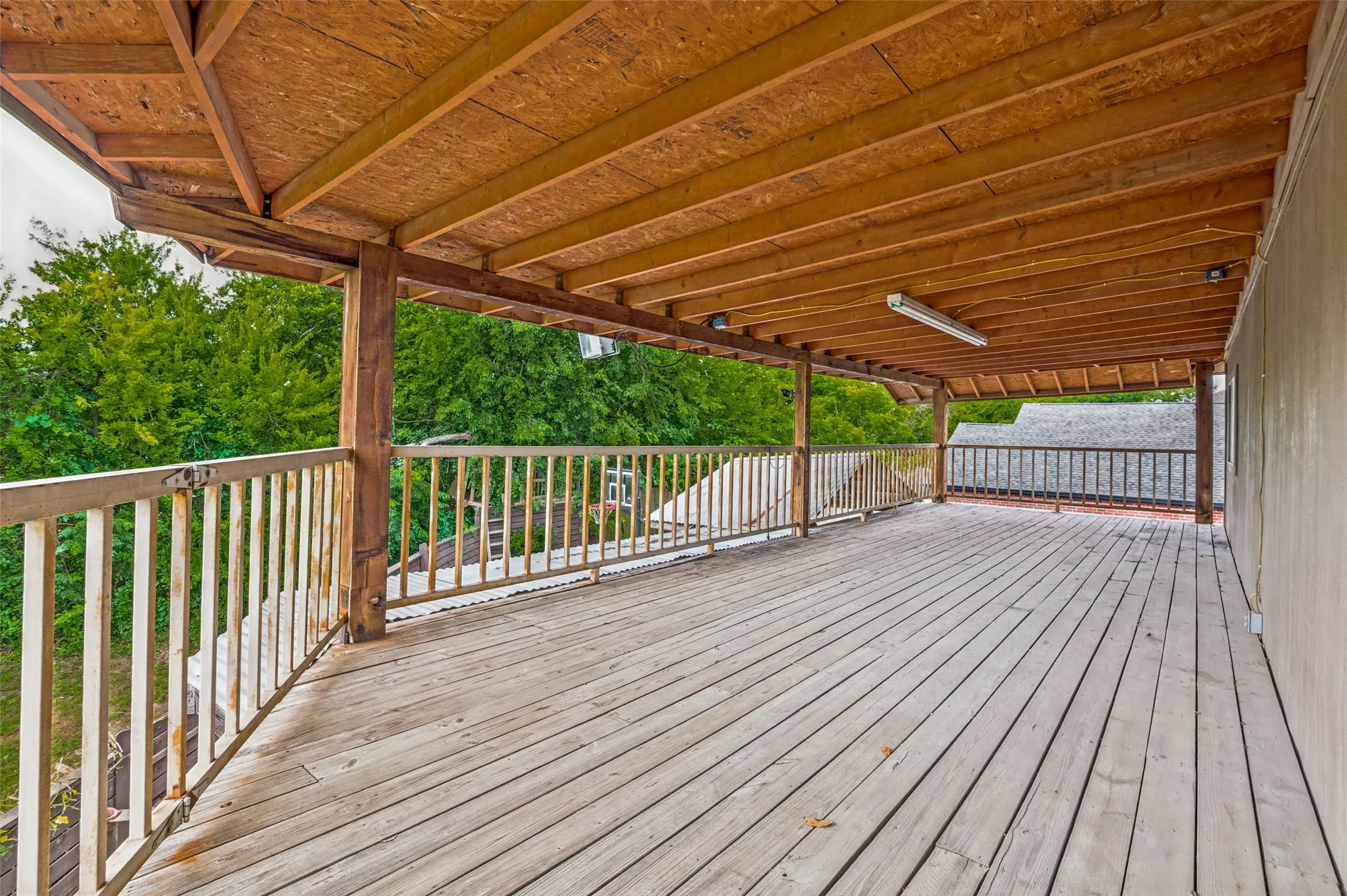 Single Family Residence For Sale in Dallas County , 628 King Street, Cedar Hill, Texas 75104, 4 Bedroom, 3 Bathroom, 2 Garage spaces, 2,380 Sqft, built in 1997, Price $325,000, mls#21291523, Real Estate Agent in Cedar Hill, Homes For Sale in Dallas county, Homes For Sale in Cedar Hill, Realtor in Cedar Hill Texas, Real Estate Brokerage Independent Realty Texas, Luminita Cordes Realtor
