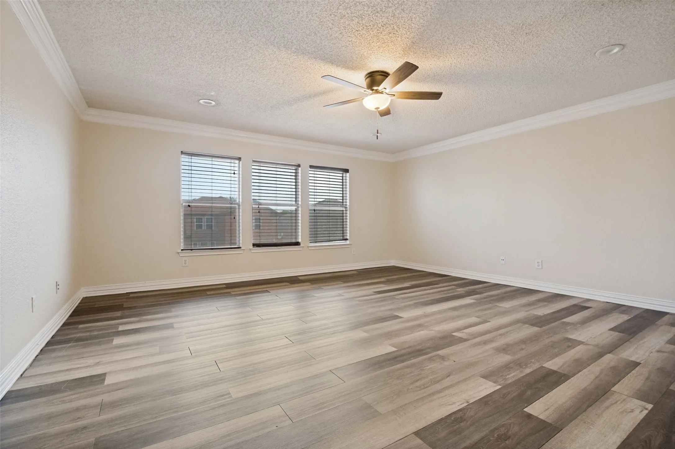 Single Family Residence For Sale in Dallas County , 628 King Street, Cedar Hill, Texas 75104, 4 Bedroom, 3 Bathroom, 2 Garage spaces, 2,380 Sqft, built in 1997, Price $325,000, mls#21291523, Real Estate Agent in Cedar Hill, Homes For Sale in Dallas county, Homes For Sale in Cedar Hill, Realtor in Cedar Hill Texas, Real Estate Brokerage Independent Realty Texas, Luminita Cordes Realtor