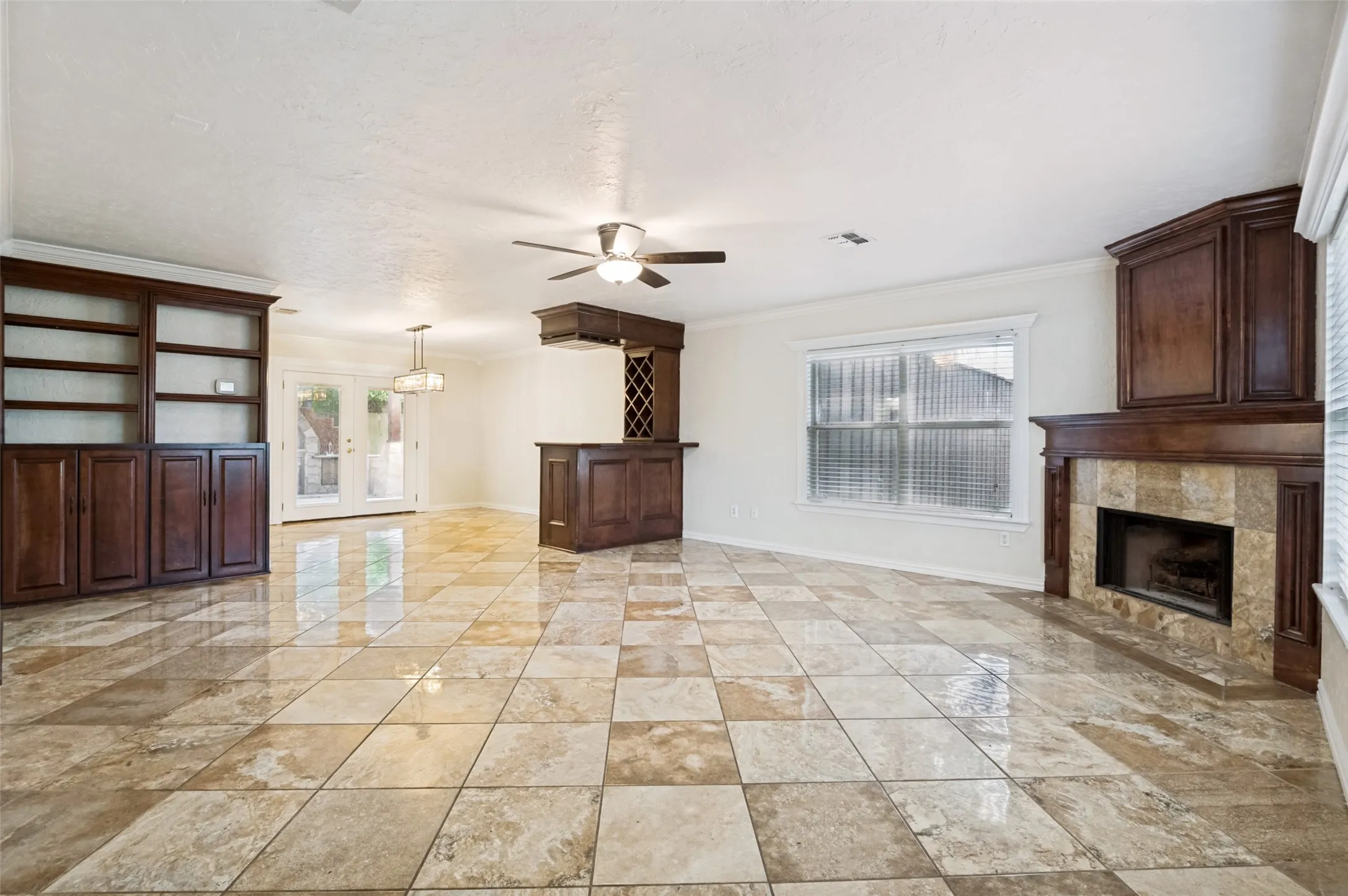 Single Family Residence For Sale in Dallas County , 628 King Street, Cedar Hill, Texas 75104, 4 Bedroom, 3 Bathroom, 2 Garage spaces, 2,380 Sqft, built in 1997, Price $325,000, mls#21291523, Real Estate Agent in Cedar Hill, Homes For Sale in Dallas county, Homes For Sale in Cedar Hill, Realtor in Cedar Hill Texas, Real Estate Brokerage Independent Realty Texas, Luminita Cordes Realtor