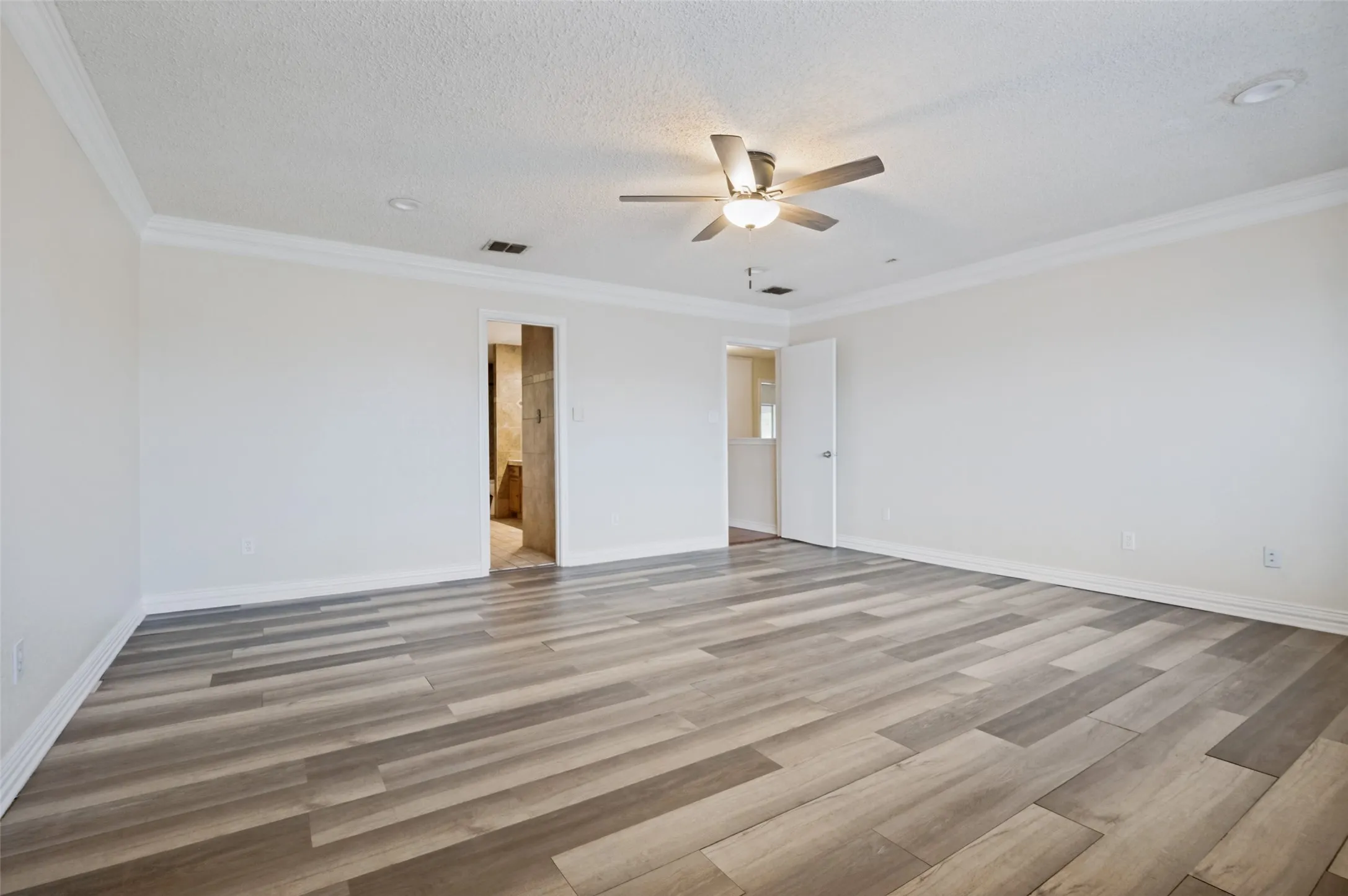 Single Family Residence For Sale in Dallas County , 628 King Street, Cedar Hill, Texas 75104, 4 Bedroom, 3 Bathroom, 2 Garage spaces, 2,380 Sqft, built in 1997, Price $325,000, mls#21291523, Real Estate Agent in Cedar Hill, Homes For Sale in Dallas county, Homes For Sale in Cedar Hill, Realtor in Cedar Hill Texas, Real Estate Brokerage Independent Realty Texas, Luminita Cordes Realtor