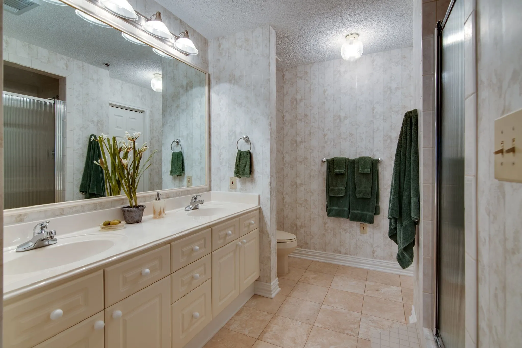 Condominium For Sale in Denton County , 3575 Lone Star Circle 605, Fort Worth, Texas 76177, 2 Bedroom, 2 Bathroom, 2 Garage spaces, 1,550 Sqft, built in 1997, mls#21280579, Real Estate Agent in Fort Worth, Homes For Sale in Denton county, Homes For Sale in Fort Worth, Realtor in Fort Worth Texas, Real Estate Brokerage Independent Realty Texas, Luminita Cordes Realtor