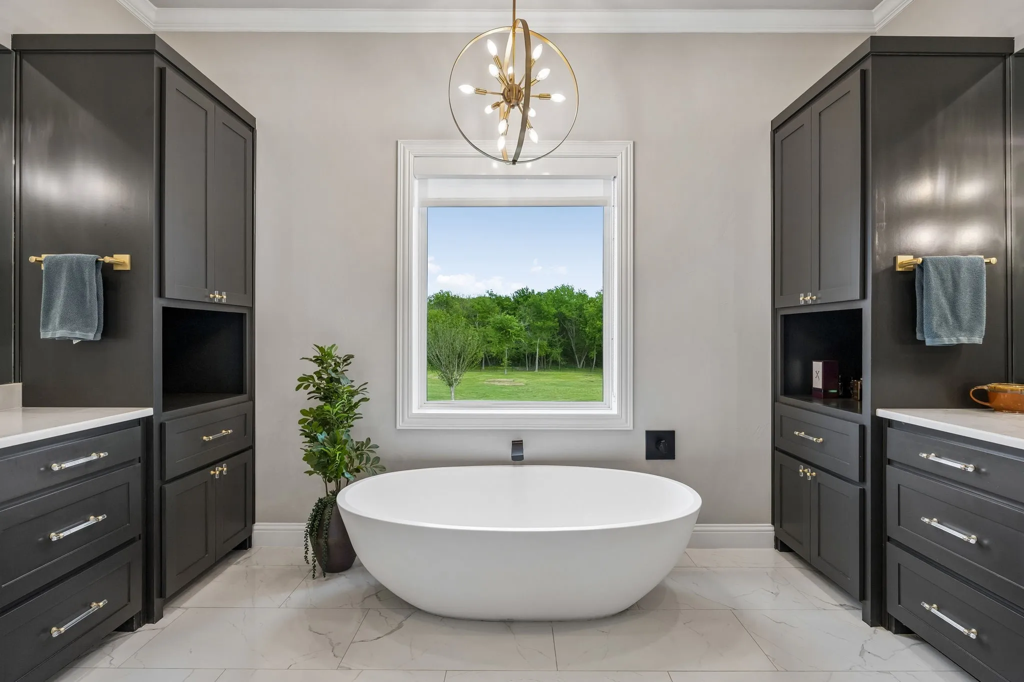 Single Family Residence For Sale in Rockwall County , 600 Chatham Hill, Heath, Texas 75032, 4 Bedroom, 5 Bathroom, 4 Garage spaces, 5,537 Sqft, built in 2019, mls#21295620, Real Estate Agent in Heath, Homes For Sale in Rockwall county, Homes For Sale in Heath, Realtor in Heath Texas, Real Estate Brokerage Independent Realty Texas, Luminita Cordes Realtor