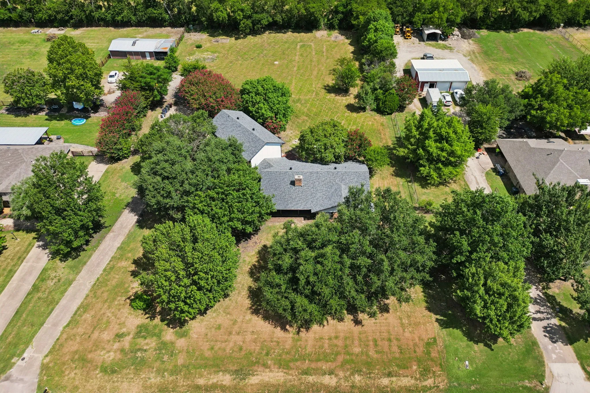 Single Family Residence For Sale in Collin County , 10 Chisholm Trail, Lucas, Texas 75002, 5 Bedroom, 4 Bathroom, 2 Garage spaces, 3,511 Sqft, built in 1975, mls#21294990, Real Estate Agent in Lucas, Homes For Sale in Collin county, Homes For Sale in Lucas, Realtor in Lucas Texas, Real Estate Brokerage Independent Realty Texas, Luminita Cordes Realtor