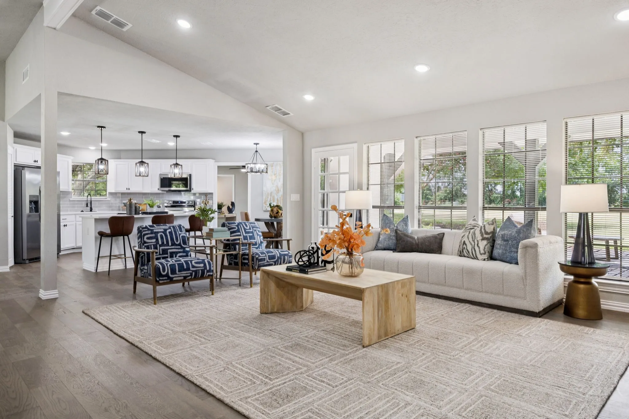 Single Family Residence For Sale in Collin County , 10 Chisholm Trail, Lucas, Texas 75002, 5 Bedroom, 4 Bathroom, 2 Garage spaces, 3,511 Sqft, built in 1975, mls#21294990, Real Estate Agent in Lucas, Homes For Sale in Collin county, Homes For Sale in Lucas, Realtor in Lucas Texas, Real Estate Brokerage Independent Realty Texas, Luminita Cordes Realtor