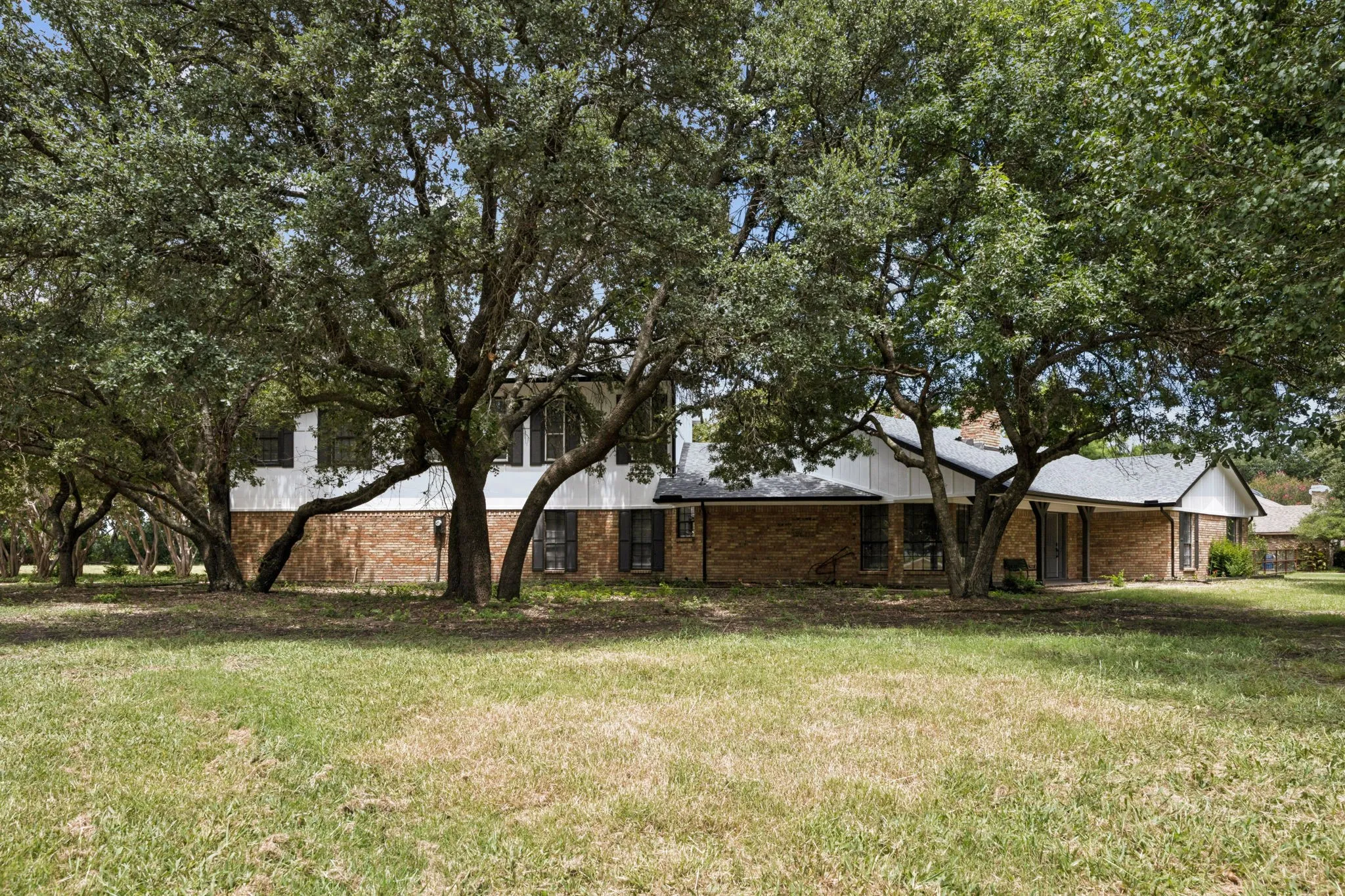 Single Family Residence For Sale in Collin County , 10 Chisholm Trail, Lucas, Texas 75002, 5 Bedroom, 4 Bathroom, 2 Garage spaces, 3,511 Sqft, built in 1975, mls#21294990, Real Estate Agent in Lucas, Homes For Sale in Collin county, Homes For Sale in Lucas, Realtor in Lucas Texas, Real Estate Brokerage Independent Realty Texas, Luminita Cordes Realtor
