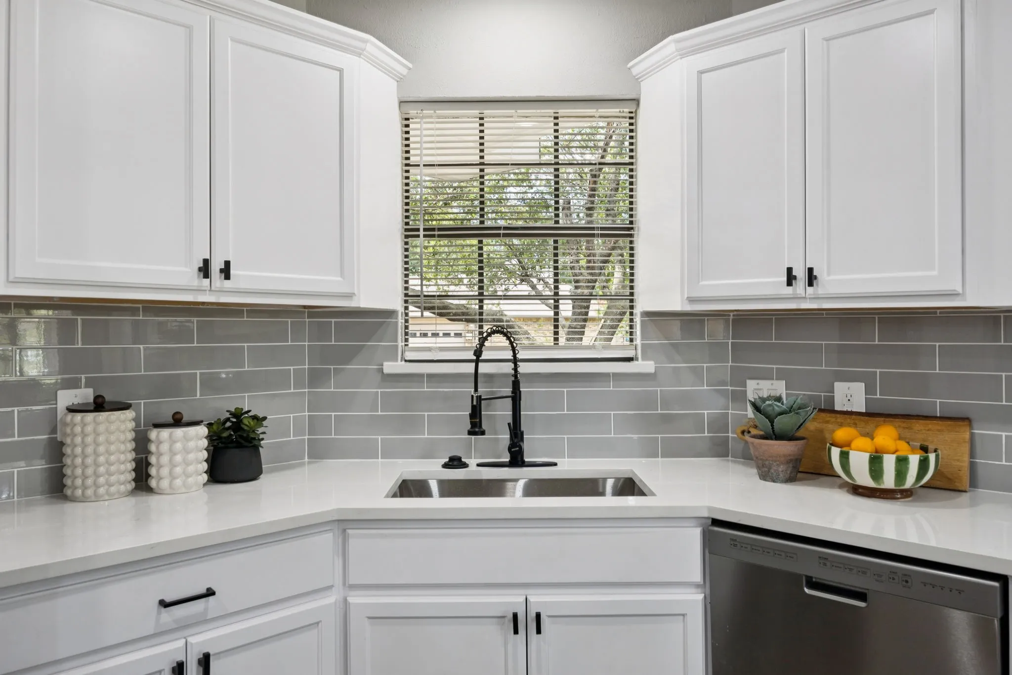 Single Family Residence For Sale in Collin County , 10 Chisholm Trail, Lucas, Texas 75002, 5 Bedroom, 4 Bathroom, 2 Garage spaces, 3,511 Sqft, built in 1975, mls#21294990, Real Estate Agent in Lucas, Homes For Sale in Collin county, Homes For Sale in Lucas, Realtor in Lucas Texas, Real Estate Brokerage Independent Realty Texas, Luminita Cordes Realtor