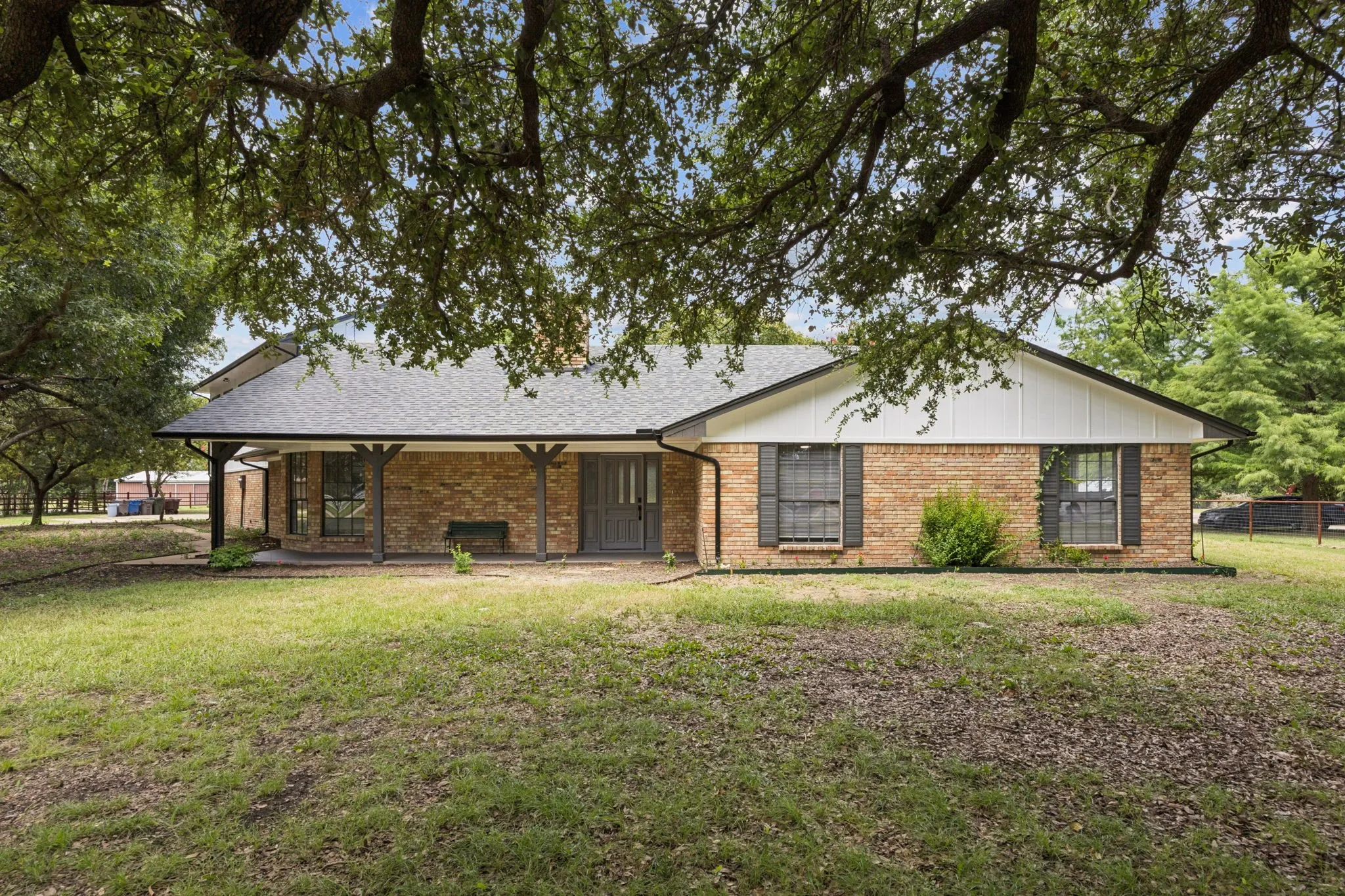 Single Family Residence For Sale in Collin County , 10 Chisholm Trail, Lucas, Texas 75002, 5 Bedroom, 4 Bathroom, 2 Garage spaces, 3,511 Sqft, built in 1975, mls#21294990, Real Estate Agent in Lucas, Homes For Sale in Collin county, Homes For Sale in Lucas, Realtor in Lucas Texas, Real Estate Brokerage Independent Realty Texas, Luminita Cordes Realtor
