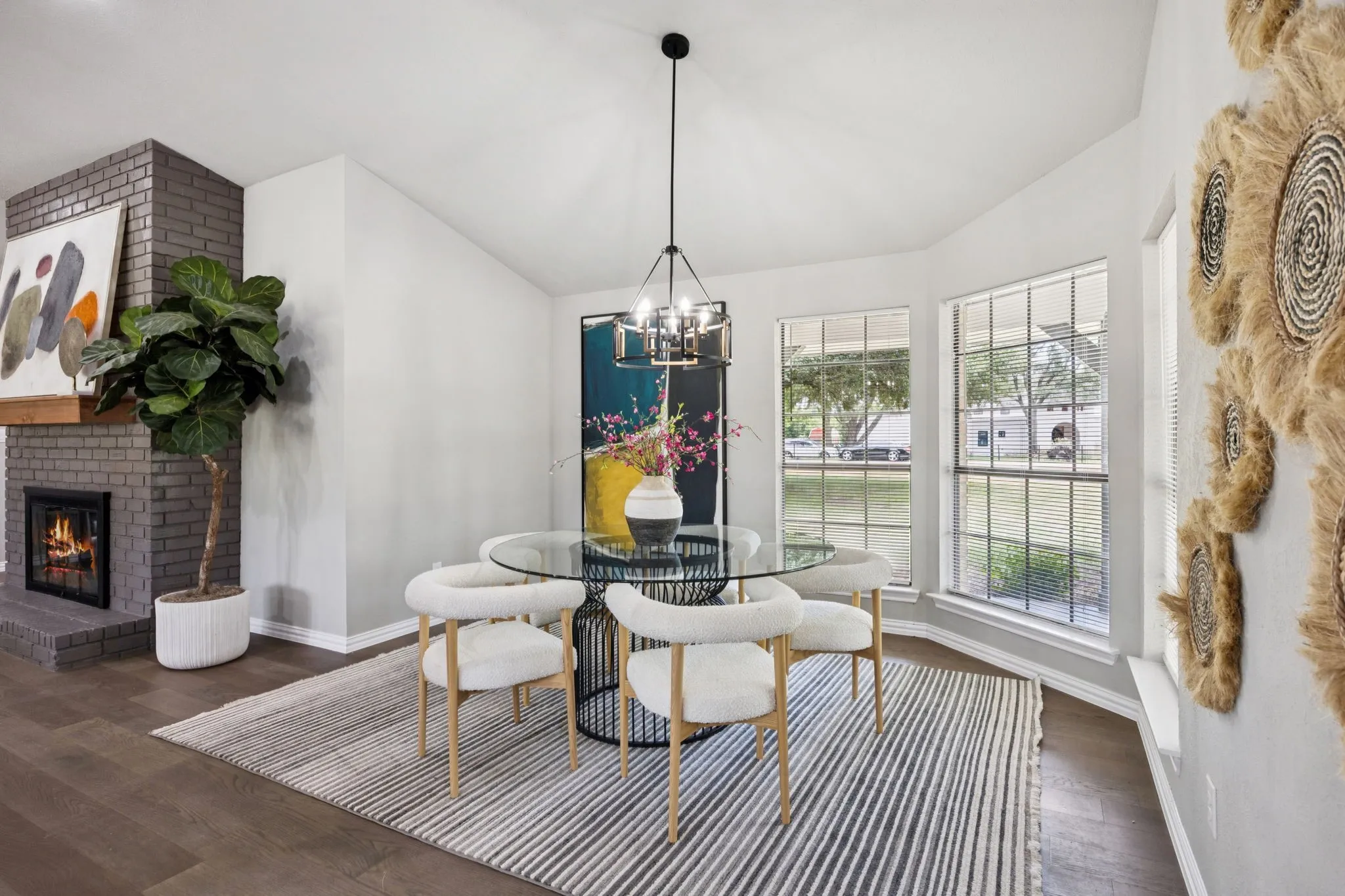 Single Family Residence For Sale in Collin County , 10 Chisholm Trail, Lucas, Texas 75002, 5 Bedroom, 4 Bathroom, 2 Garage spaces, 3,511 Sqft, built in 1975, mls#21294990, Real Estate Agent in Lucas, Homes For Sale in Collin county, Homes For Sale in Lucas, Realtor in Lucas Texas, Real Estate Brokerage Independent Realty Texas, Luminita Cordes Realtor