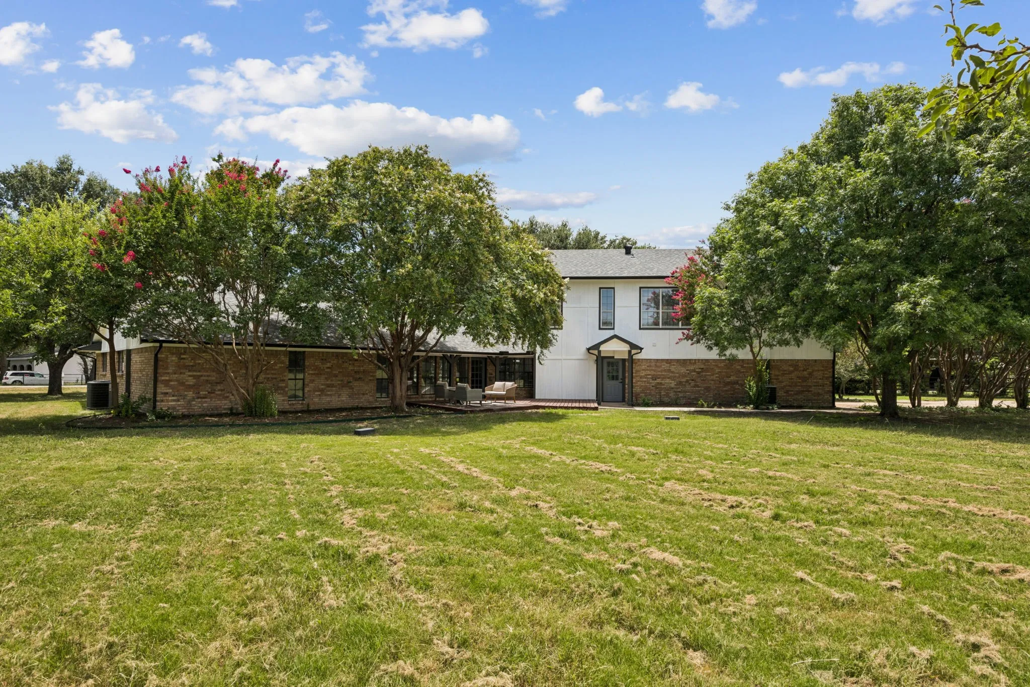 Single Family Residence For Sale in Collin County , 10 Chisholm Trail, Lucas, Texas 75002, 5 Bedroom, 4 Bathroom, 2 Garage spaces, 3,511 Sqft, built in 1975, mls#21294990, Real Estate Agent in Lucas, Homes For Sale in Collin county, Homes For Sale in Lucas, Realtor in Lucas Texas, Real Estate Brokerage Independent Realty Texas, Luminita Cordes Realtor