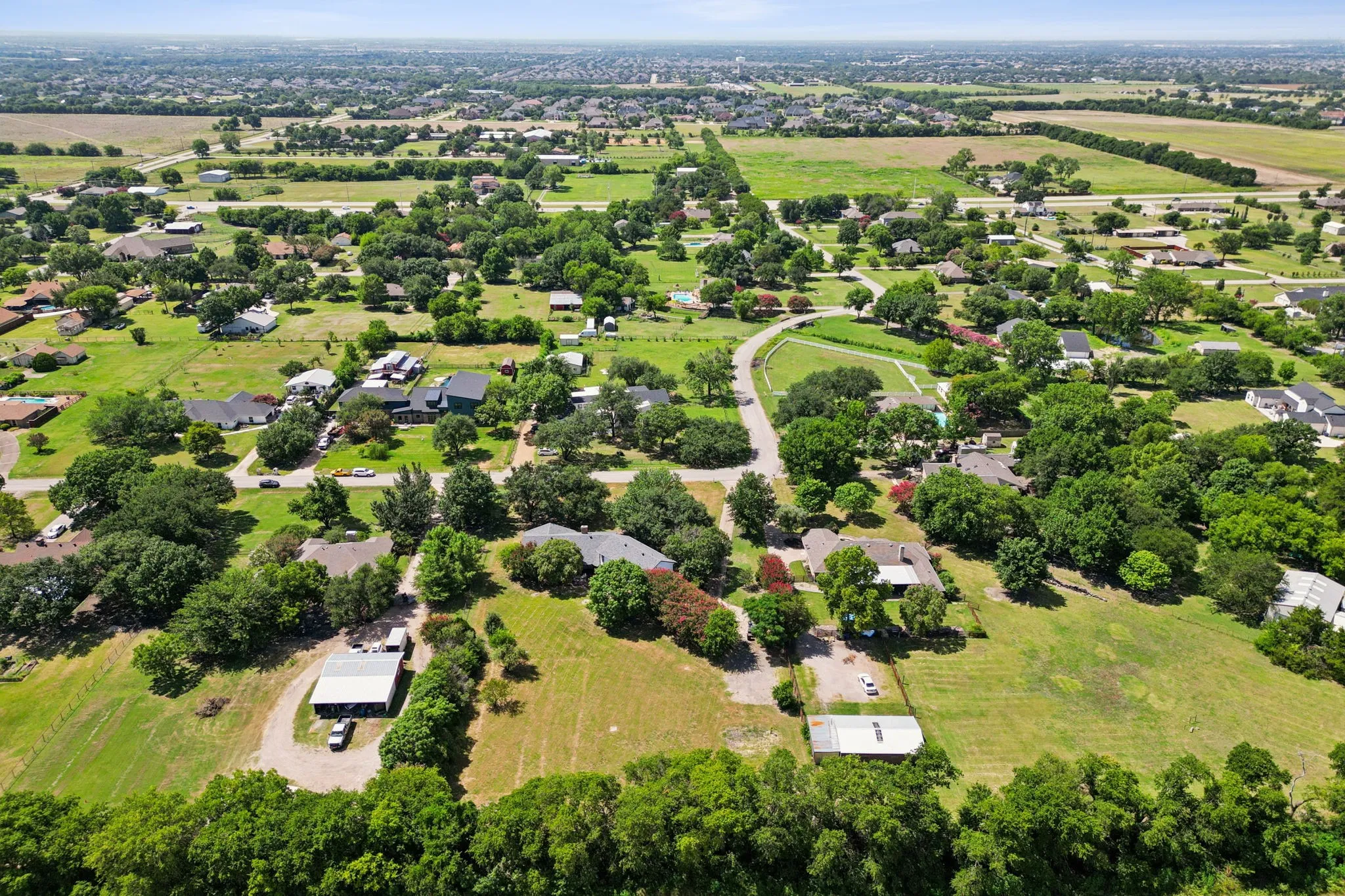 Single Family Residence For Sale in Collin County , 10 Chisholm Trail, Lucas, Texas 75002, 5 Bedroom, 4 Bathroom, 2 Garage spaces, 3,511 Sqft, built in 1975, mls#21294990, Real Estate Agent in Lucas, Homes For Sale in Collin county, Homes For Sale in Lucas, Realtor in Lucas Texas, Real Estate Brokerage Independent Realty Texas, Luminita Cordes Realtor