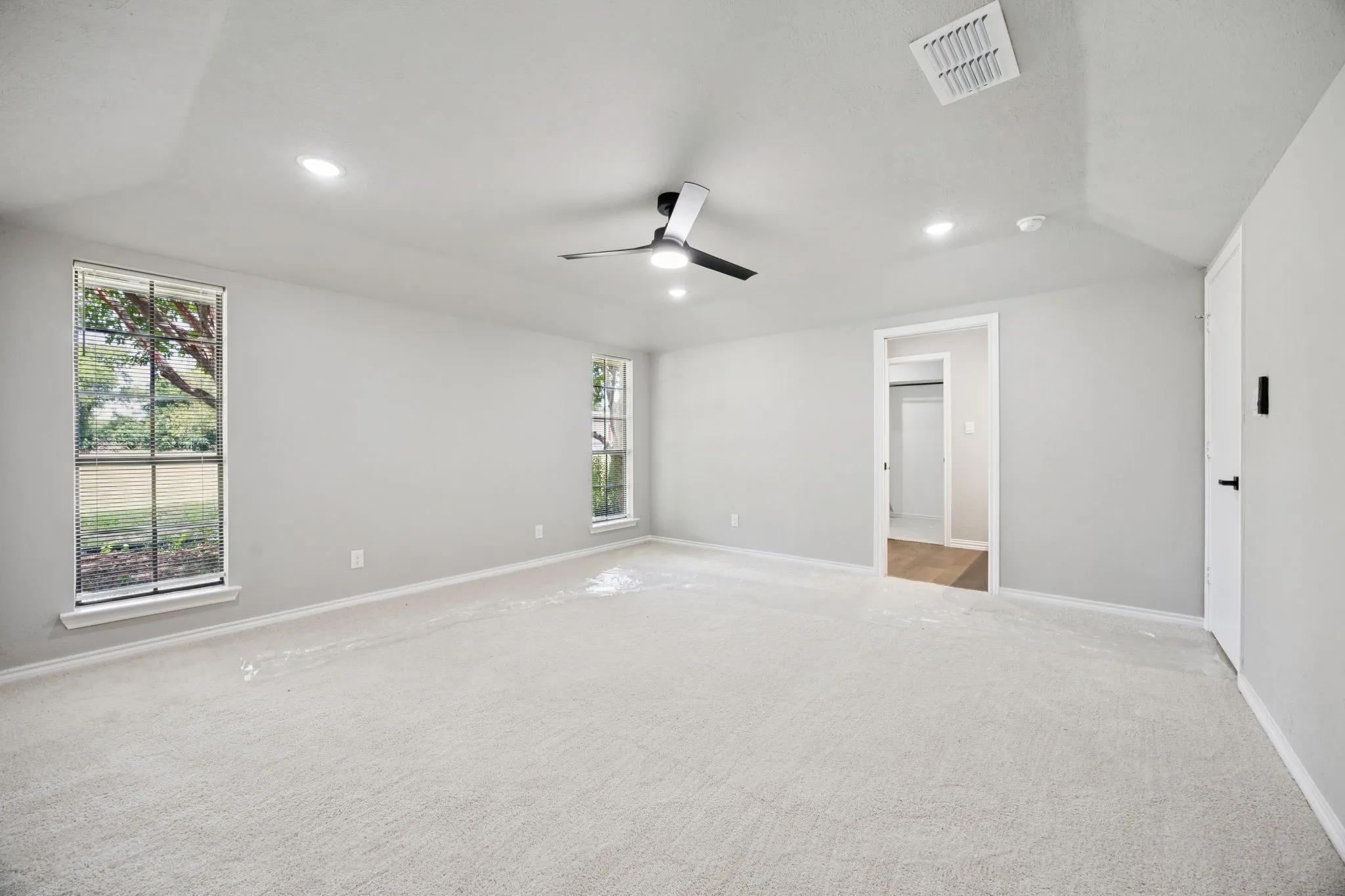 Single Family Residence For Sale in Collin County , 10 Chisholm Trail, Lucas, Texas 75002, 5 Bedroom, 4 Bathroom, 2 Garage spaces, 3,511 Sqft, built in 1975, mls#21294990, Real Estate Agent in Lucas, Homes For Sale in Collin county, Homes For Sale in Lucas, Realtor in Lucas Texas, Real Estate Brokerage Independent Realty Texas, Luminita Cordes Realtor