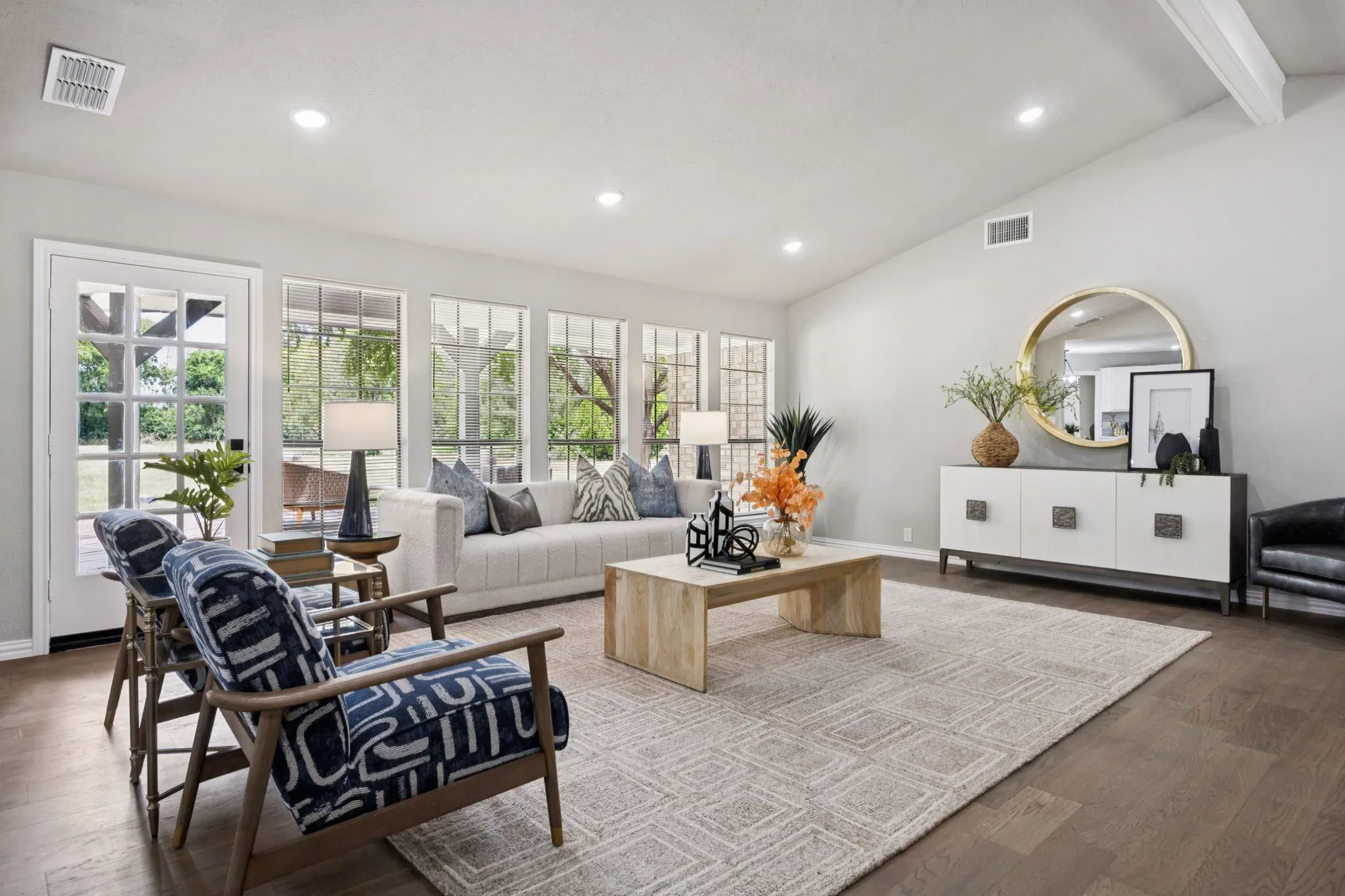 Single Family Residence For Sale in Collin County , 10 Chisholm Trail, Lucas, Texas 75002, 5 Bedroom, 4 Bathroom, 2 Garage spaces, 3,511 Sqft, built in 1975, mls#21294990, Real Estate Agent in Lucas, Homes For Sale in Collin county, Homes For Sale in Lucas, Realtor in Lucas Texas, Real Estate Brokerage Independent Realty Texas, Luminita Cordes Realtor