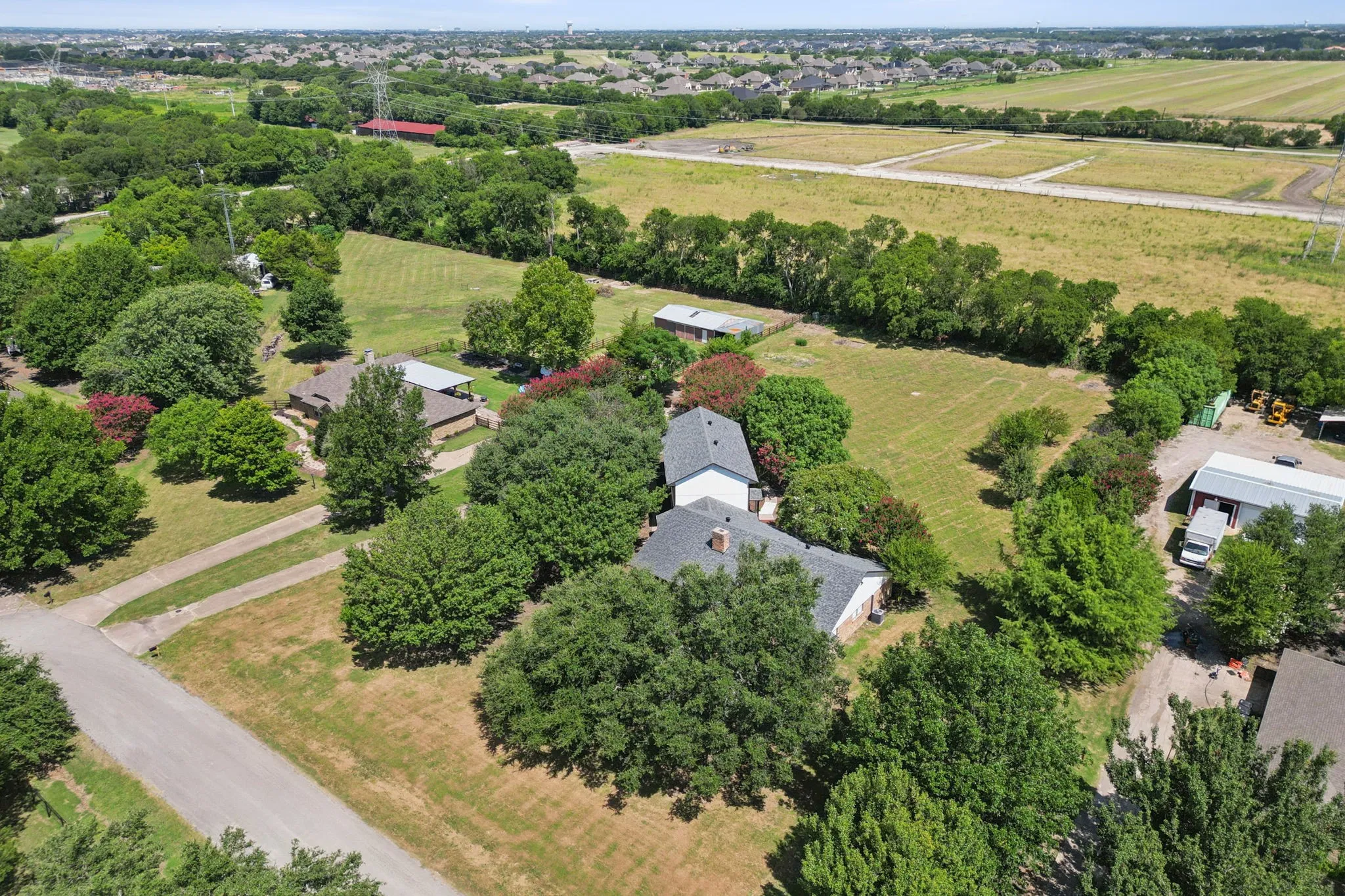 Single Family Residence For Sale in Collin County , 10 Chisholm Trail, Lucas, Texas 75002, 5 Bedroom, 4 Bathroom, 2 Garage spaces, 3,511 Sqft, built in 1975, mls#21294990, Real Estate Agent in Lucas, Homes For Sale in Collin county, Homes For Sale in Lucas, Realtor in Lucas Texas, Real Estate Brokerage Independent Realty Texas, Luminita Cordes Realtor