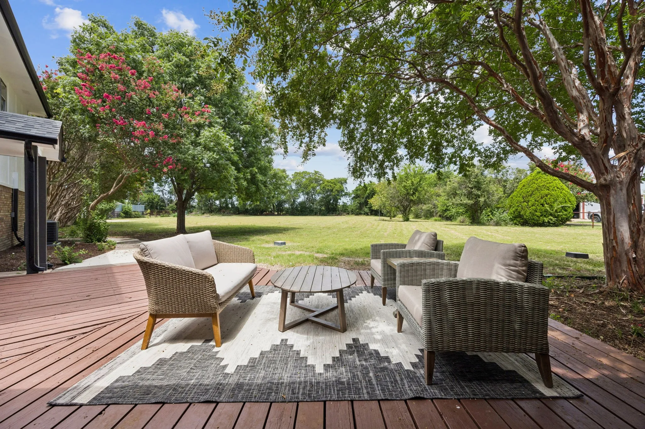 Single Family Residence For Sale in Collin County , 10 Chisholm Trail, Lucas, Texas 75002, 5 Bedroom, 4 Bathroom, 2 Garage spaces, 3,511 Sqft, built in 1975, mls#21294990, Real Estate Agent in Lucas, Homes For Sale in Collin county, Homes For Sale in Lucas, Realtor in Lucas Texas, Real Estate Brokerage Independent Realty Texas, Luminita Cordes Realtor