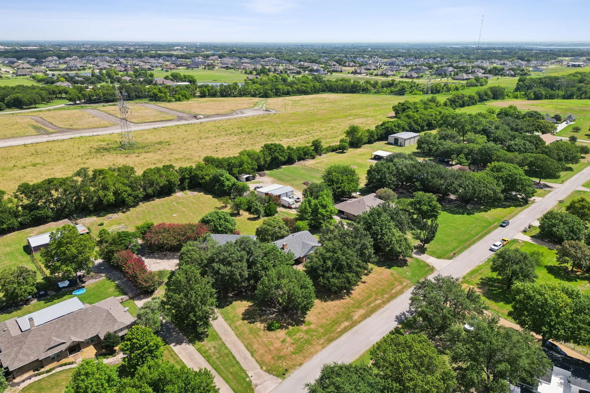 Single Family Residence For Sale in Collin County , 10 Chisholm Trail, Lucas, Texas 75002, 5 Bedroom, 4 Bathroom, 2 Garage spaces, 3,511 Sqft, built in 1975, mls#21294990, Real Estate Agent in Lucas, Homes For Sale in Collin county, Homes For Sale in Lucas, Realtor in Lucas Texas, Real Estate Brokerage Independent Realty Texas, Luminita Cordes Realtor