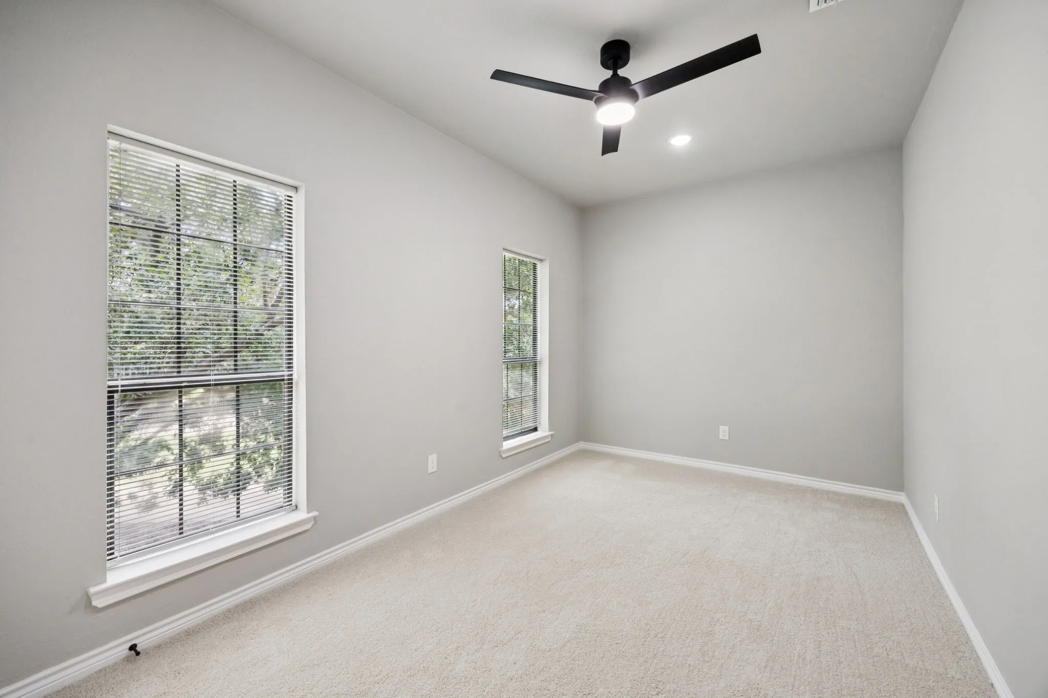 Single Family Residence For Sale in Collin County , 10 Chisholm Trail, Lucas, Texas 75002, 5 Bedroom, 4 Bathroom, 2 Garage spaces, 3,511 Sqft, built in 1975, mls#21294990, Real Estate Agent in Lucas, Homes For Sale in Collin county, Homes For Sale in Lucas, Realtor in Lucas Texas, Real Estate Brokerage Independent Realty Texas, Luminita Cordes Realtor