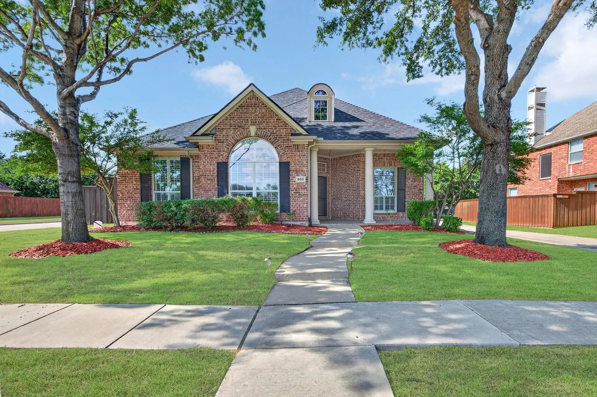 Single Family Residence For Sale in Denton County , 950 Gold Camp Road, Frisco, Texas 75033, 3 Bedroom, 2 Bathroom, 2 Garage spaces, 1,904 Sqft, built in 2003, mls#21288959, Real Estate Agent in Frisco, Homes For Sale in Denton county, Homes For Sale in Frisco, Realtor in Frisco Texas, Real Estate Brokerage Independent Realty Texas, Luminita Cordes Realtor