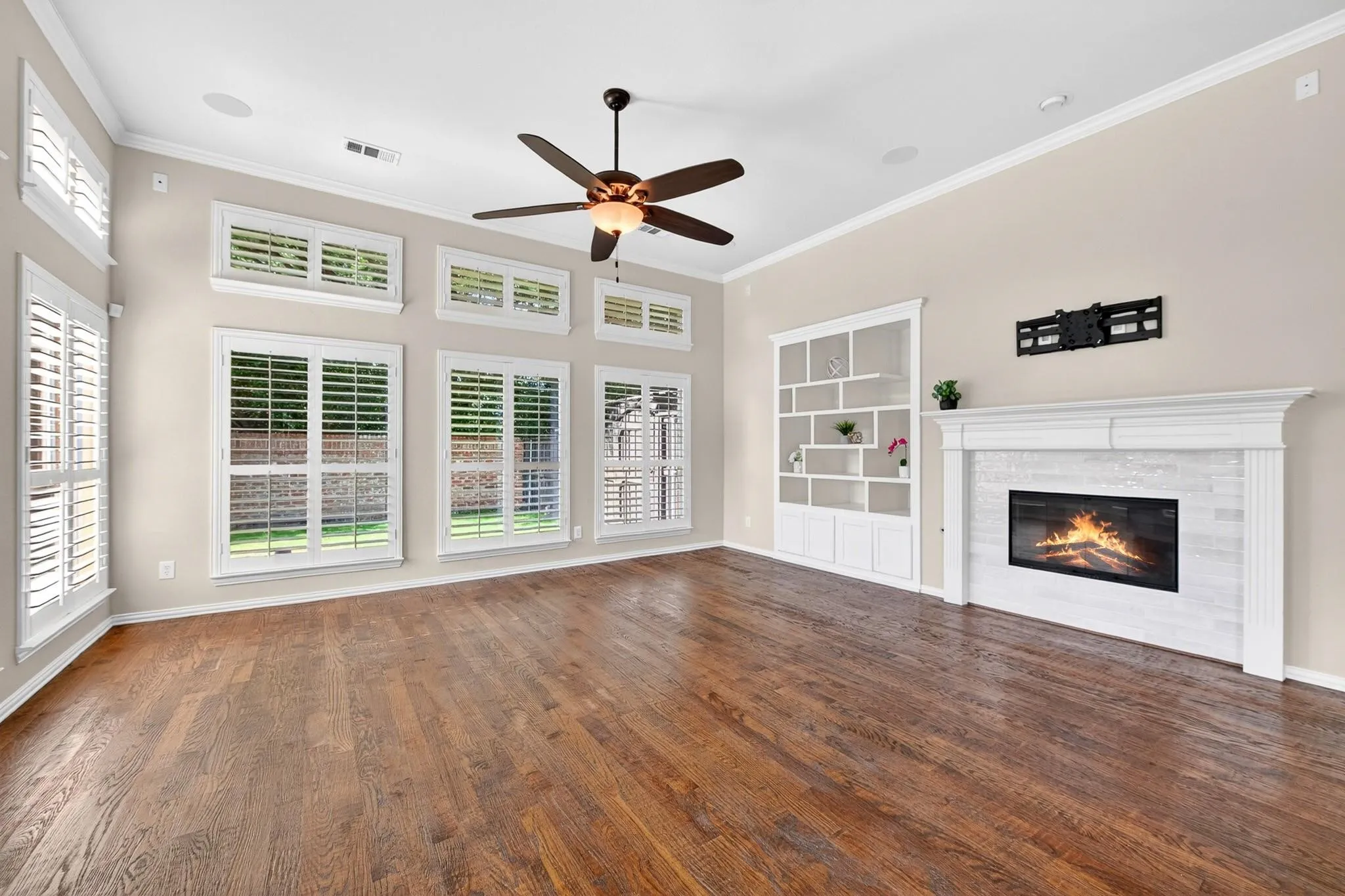 Single Family Residence For Sale in Denton County , 950 Gold Camp Road, Frisco, Texas 75033, 3 Bedroom, 2 Bathroom, 2 Garage spaces, 1,904 Sqft, built in 2003, mls#21288959, Real Estate Agent in Frisco, Homes For Sale in Denton county, Homes For Sale in Frisco, Realtor in Frisco Texas, Real Estate Brokerage Independent Realty Texas, Luminita Cordes Realtor