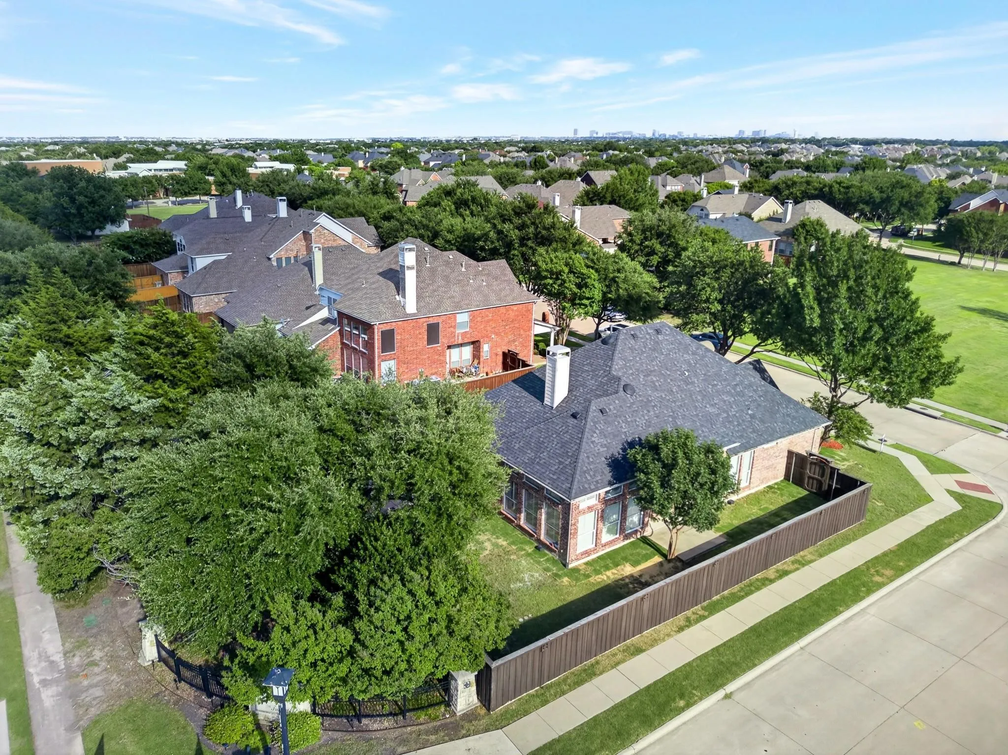 Single Family Residence For Sale in Denton County , 950 Gold Camp Road, Frisco, Texas 75033, 3 Bedroom, 2 Bathroom, 2 Garage spaces, 1,904 Sqft, built in 2003, mls#21288959, Real Estate Agent in Frisco, Homes For Sale in Denton county, Homes For Sale in Frisco, Realtor in Frisco Texas, Real Estate Brokerage Independent Realty Texas, Luminita Cordes Realtor