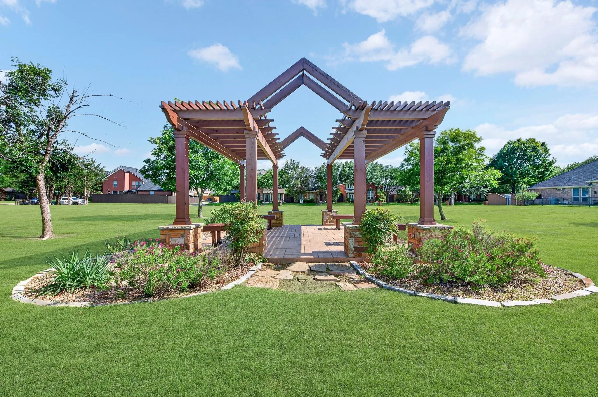 Single Family Residence For Sale in Denton County , 950 Gold Camp Road, Frisco, Texas 75033, 3 Bedroom, 2 Bathroom, 2 Garage spaces, 1,904 Sqft, built in 2003, mls#21288959, Real Estate Agent in Frisco, Homes For Sale in Denton county, Homes For Sale in Frisco, Realtor in Frisco Texas, Real Estate Brokerage Independent Realty Texas, Luminita Cordes Realtor