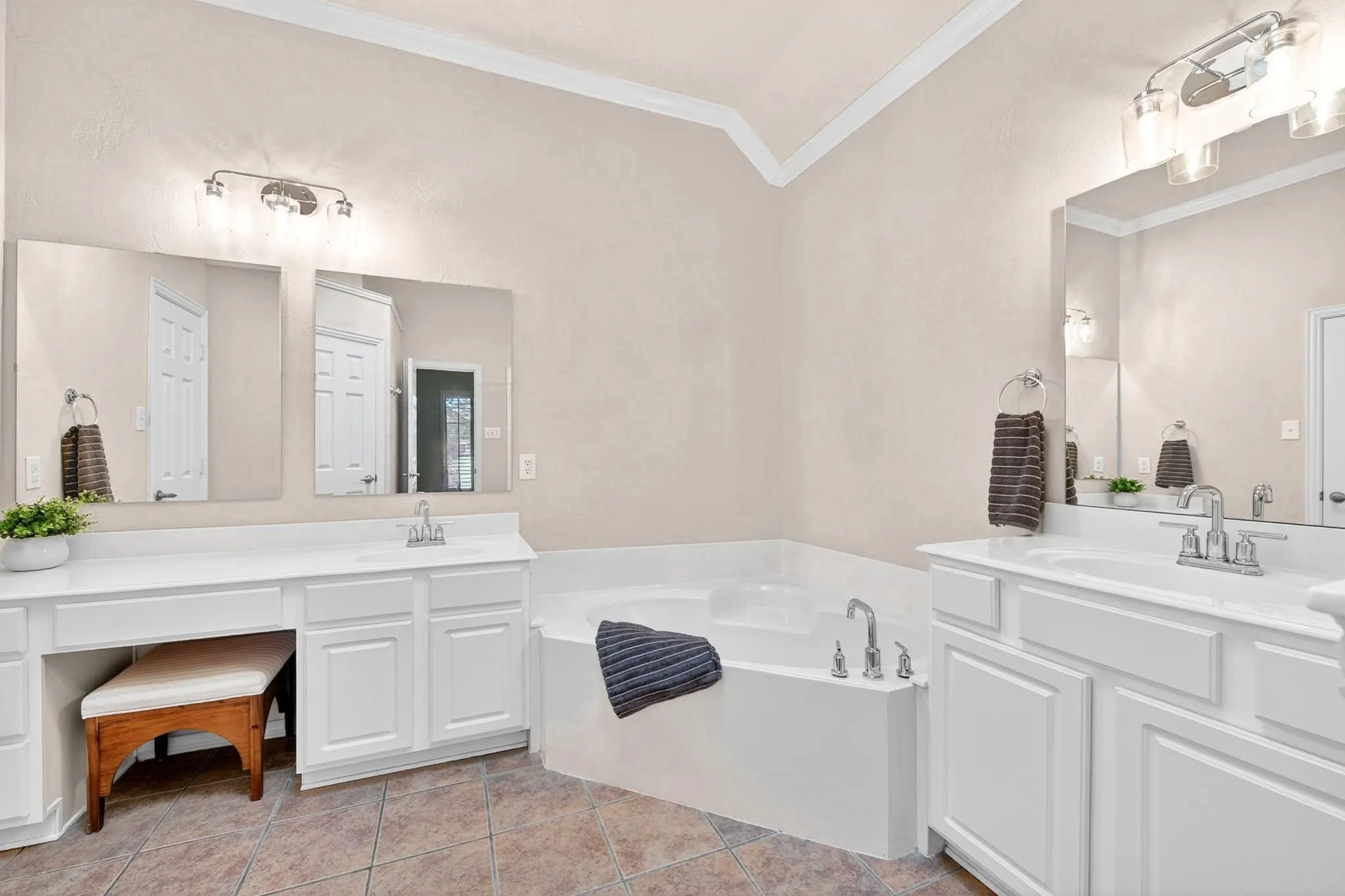 Single Family Residence For Sale in Denton County , 950 Gold Camp Road, Frisco, Texas 75033, 3 Bedroom, 2 Bathroom, 2 Garage spaces, 1,904 Sqft, built in 2003, mls#21288959, Real Estate Agent in Frisco, Homes For Sale in Denton county, Homes For Sale in Frisco, Realtor in Frisco Texas, Real Estate Brokerage Independent Realty Texas, Luminita Cordes Realtor