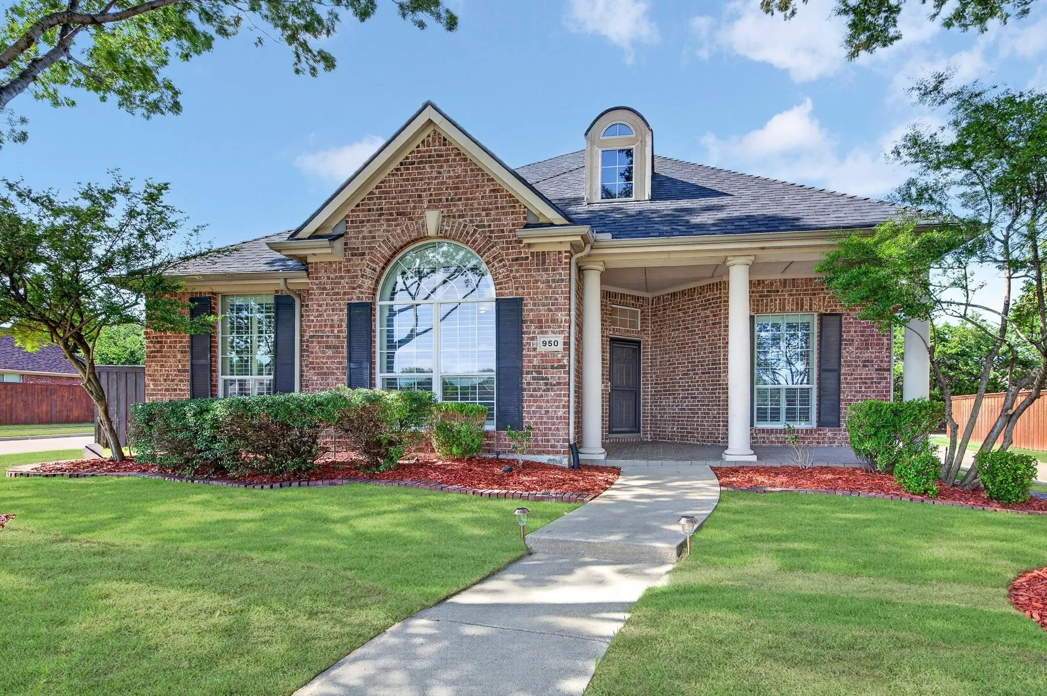 Single Family Residence For Sale in Denton County , 950 Gold Camp Road, Frisco, Texas 75033, 3 Bedroom, 2 Bathroom, 2 Garage spaces, 1,904 Sqft, built in 2003, mls#21288959, Real Estate Agent in Frisco, Homes For Sale in Denton county, Homes For Sale in Frisco, Realtor in Frisco Texas, Real Estate Brokerage Independent Realty Texas, Luminita Cordes Realtor