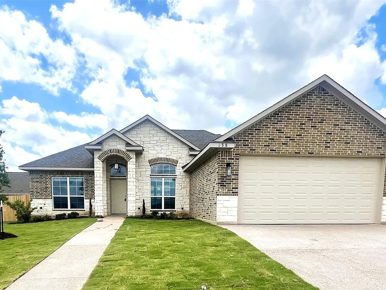 Single Family Residence For Sale in Mc Lennan County , 358 Frederick Drive, Robinson, Texas 76706, 3 Bedrooms, 2 Bathrooms, 2 Garage spaces, 2,025 Sqft, built in 2025, Price $493,900, mls#21296275, Real Estate Agent in Robinson, Homes For Sale in Mc Lennan county, Homes For Sale in Robinson, Realtor in Robinson Texas, Real Estate Brokerage Independent Realty Texas, Luminita Cordes Realtor