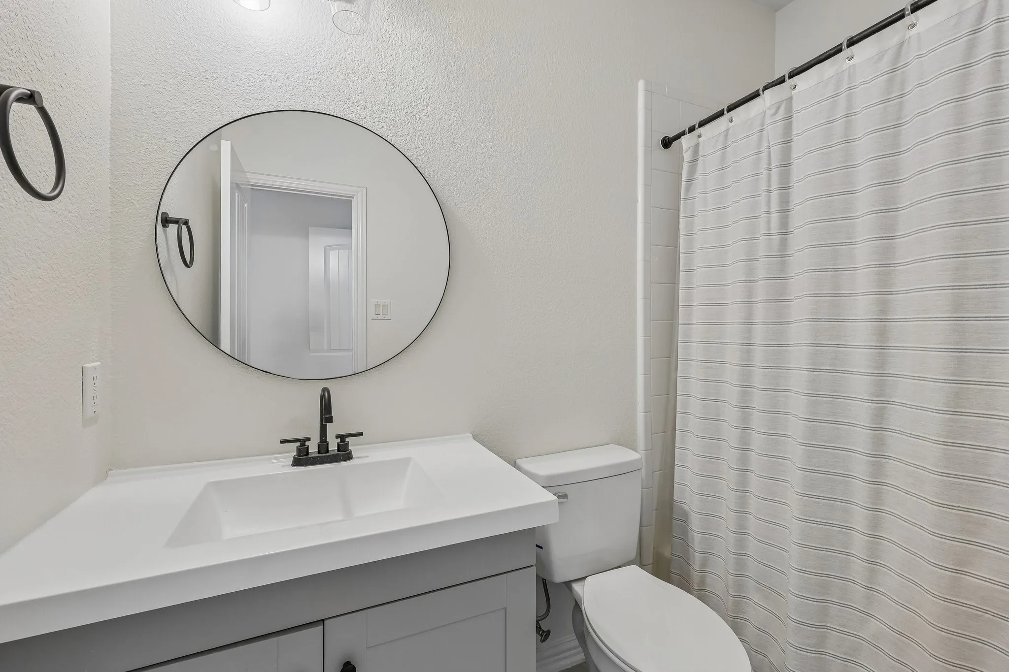 Single Family Residence For Sale in Collin County , 3301 Ski Lift Court, Mc Kinney, Texas 75070, 4 Bedroom, 4 Bathroom, 3 Garage spaces, 3,353 Sqft, built in 2006, mls#21293028, Real Estate Agent in Mc Kinney, Homes For Sale in Collin county, Homes For Sale in Mc Kinney, Realtor in Mc Kinney Texas, Real Estate Brokerage Independent Realty Texas, Luminita Cordes Realtor