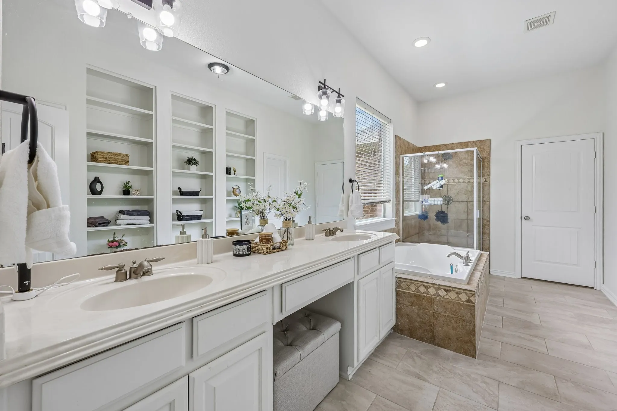 Single Family Residence For Sale in Collin County , 3301 Ski Lift Court, Mc Kinney, Texas 75070, 4 Bedroom, 4 Bathroom, 3 Garage spaces, 3,353 Sqft, built in 2006, mls#21293028, Real Estate Agent in Mc Kinney, Homes For Sale in Collin county, Homes For Sale in Mc Kinney, Realtor in Mc Kinney Texas, Real Estate Brokerage Independent Realty Texas, Luminita Cordes Realtor