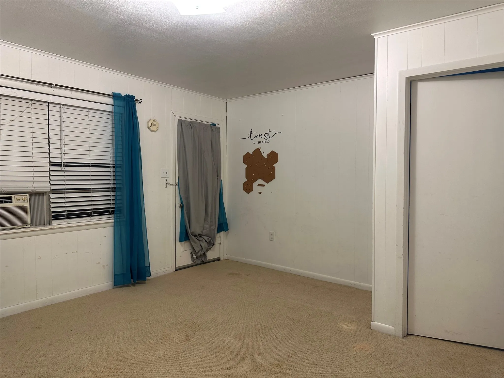 Single Family Residence For Sale in Hill County , 604 Harrel Avenue, Bynum, Texas 76631, 4 Bedroom, 2 Bathroom, 2 Garage spaces, 3,390 Sqft, built in 1930, mls#21296326, Real Estate Agent in Bynum, Homes For Sale in Hill county, Homes For Sale in Bynum, Realtor in Bynum Texas, Real Estate Brokerage Independent Realty Texas, Luminita Cordes Realtor