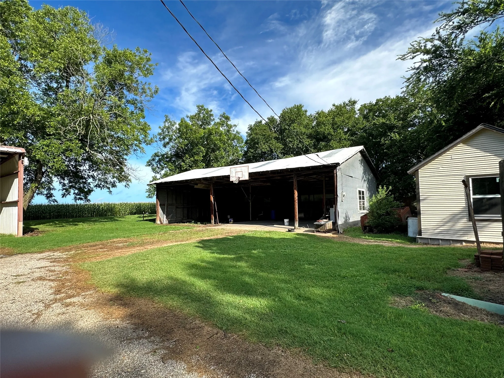 Single Family Residence For Sale in Hill County , 604 Harrel Avenue, Bynum, Texas 76631, 4 Bedroom, 2 Bathroom, 2 Garage spaces, 3,390 Sqft, built in 1930, mls#21296326, Real Estate Agent in Bynum, Homes For Sale in Hill county, Homes For Sale in Bynum, Realtor in Bynum Texas, Real Estate Brokerage Independent Realty Texas, Luminita Cordes Realtor