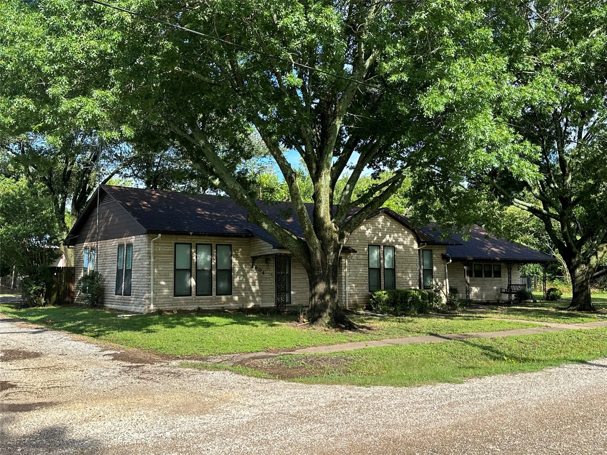 Single Family Residence For Sale in Hill County , 604 Harrel Avenue, Bynum, Texas 76631, 4 Bedroom, 2 Bathroom, 2 Garage spaces, 3,390 Sqft, built in 1930, mls#21296326, Real Estate Agent in Bynum, Homes For Sale in Hill county, Homes For Sale in Bynum, Realtor in Bynum Texas, Real Estate Brokerage Independent Realty Texas, Luminita Cordes Realtor