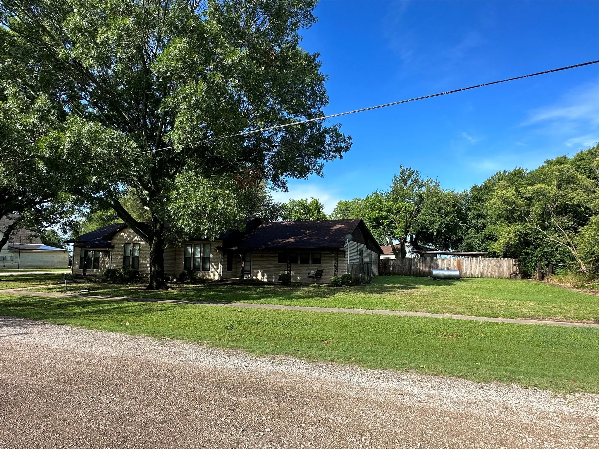 Single Family Residence For Sale in Hill County , 604 Harrel Avenue, Bynum, Texas 76631, 4 Bedroom, 2 Bathroom, 2 Garage spaces, 3,390 Sqft, built in 1930, mls#21296326, Real Estate Agent in Bynum, Homes For Sale in Hill county, Homes For Sale in Bynum, Realtor in Bynum Texas, Real Estate Brokerage Independent Realty Texas, Luminita Cordes Realtor
