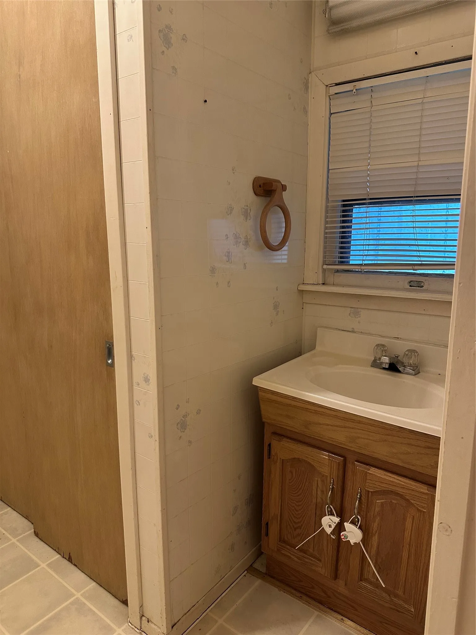 Single Family Residence For Sale in Hill County , 604 Harrel Avenue, Bynum, Texas 76631, 4 Bedroom, 2 Bathroom, 2 Garage spaces, 3,390 Sqft, built in 1930, mls#21296326, Real Estate Agent in Bynum, Homes For Sale in Hill county, Homes For Sale in Bynum, Realtor in Bynum Texas, Real Estate Brokerage Independent Realty Texas, Luminita Cordes Realtor