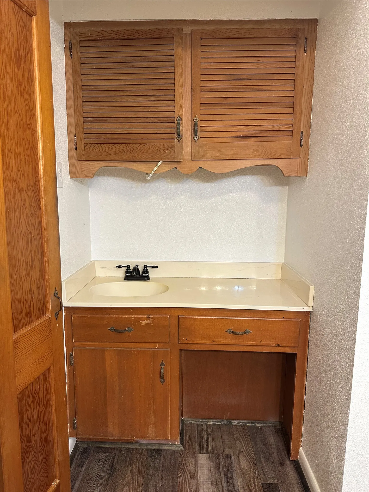 second vanity area in larger bathroom