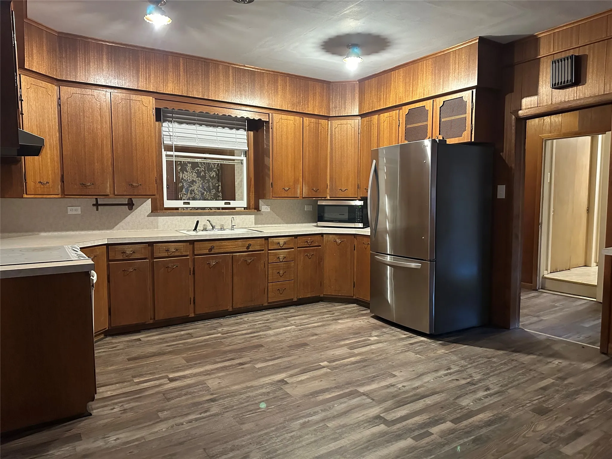 Single Family Residence For Sale in Hill County , 604 Harrel Avenue, Bynum, Texas 76631, 4 Bedroom, 2 Bathroom, 2 Garage spaces, 3,390 Sqft, built in 1930, mls#21296326, Real Estate Agent in Bynum, Homes For Sale in Hill county, Homes For Sale in Bynum, Realtor in Bynum Texas, Real Estate Brokerage Independent Realty Texas, Luminita Cordes Realtor
