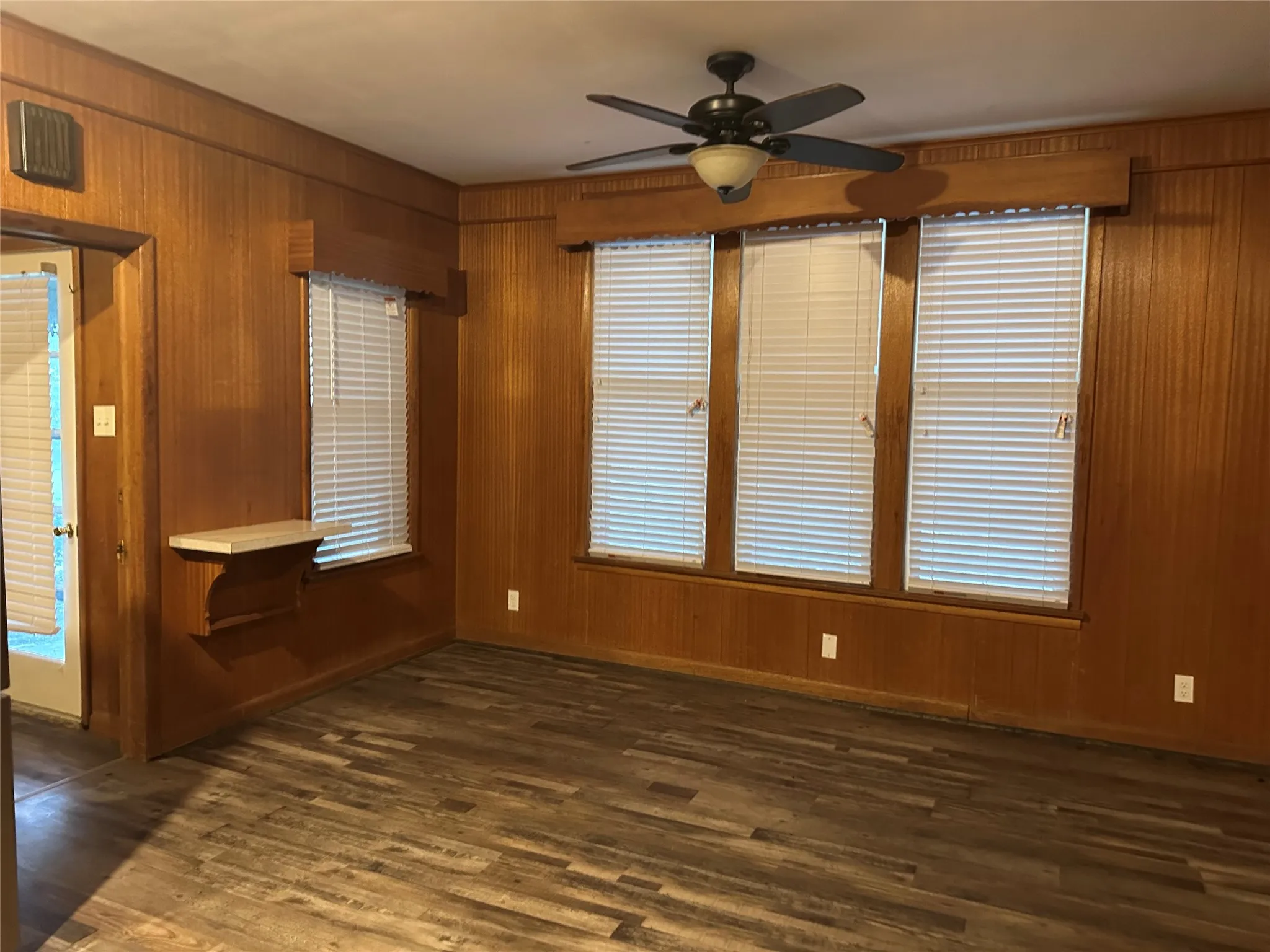 Single Family Residence For Sale in Hill County , 604 Harrel Avenue, Bynum, Texas 76631, 4 Bedroom, 2 Bathroom, 2 Garage spaces, 3,390 Sqft, built in 1930, mls#21296326, Real Estate Agent in Bynum, Homes For Sale in Hill county, Homes For Sale in Bynum, Realtor in Bynum Texas, Real Estate Brokerage Independent Realty Texas, Luminita Cordes Realtor