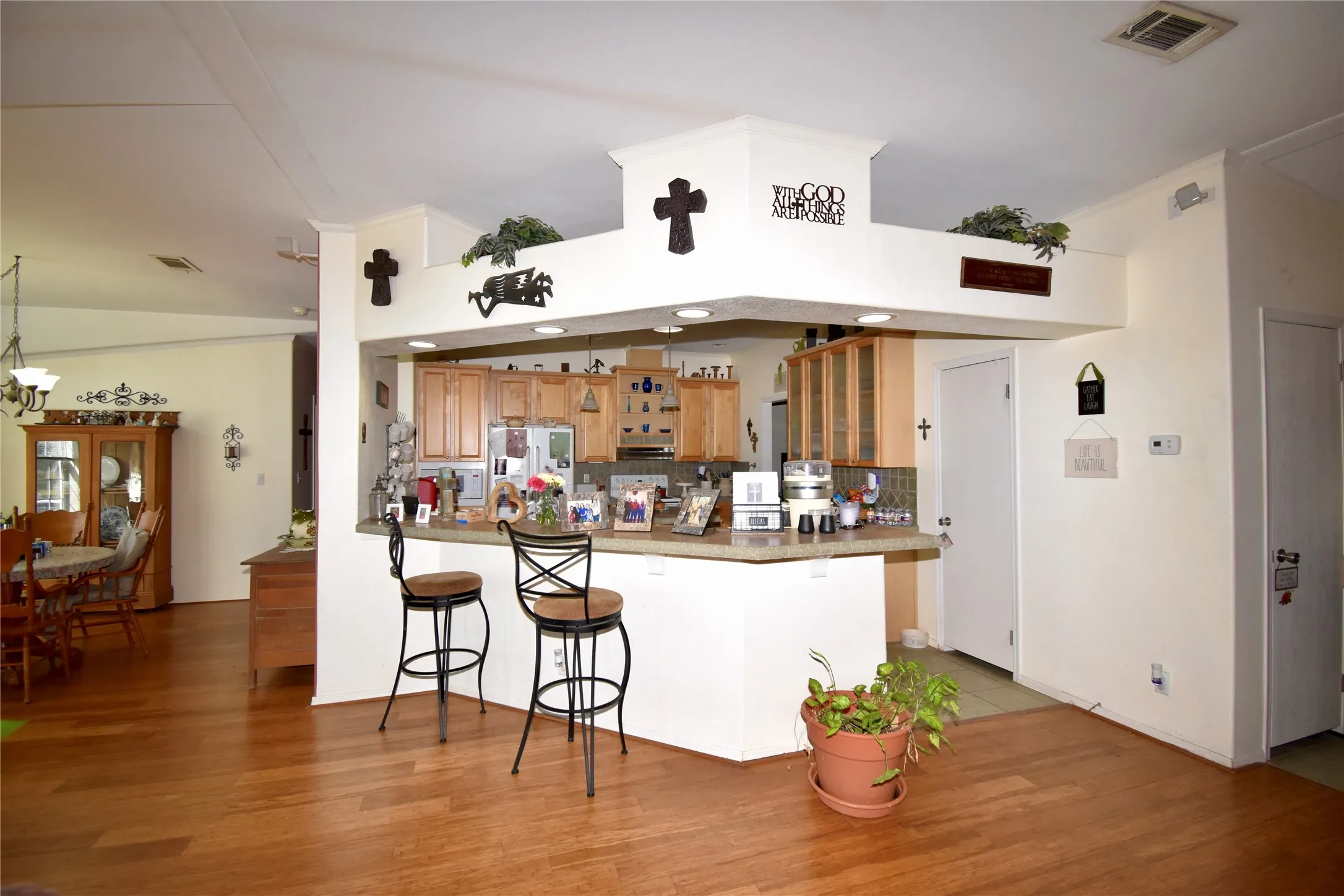 Single Family Residence For Sale in Mc Culloch County , 159 Private Road 939, Brady, Texas 76825, 4 Bedroom, 3 Bathroom, 2 Garage spaces, 2,300 Sqft, built in 2006, mls#21295694, Real Estate Agent in Brady, Homes For Sale in Mc Culloch county, Homes For Sale in Brady, Realtor in Brady Texas, Real Estate Brokerage Independent Realty Texas, Luminita Cordes Realtor