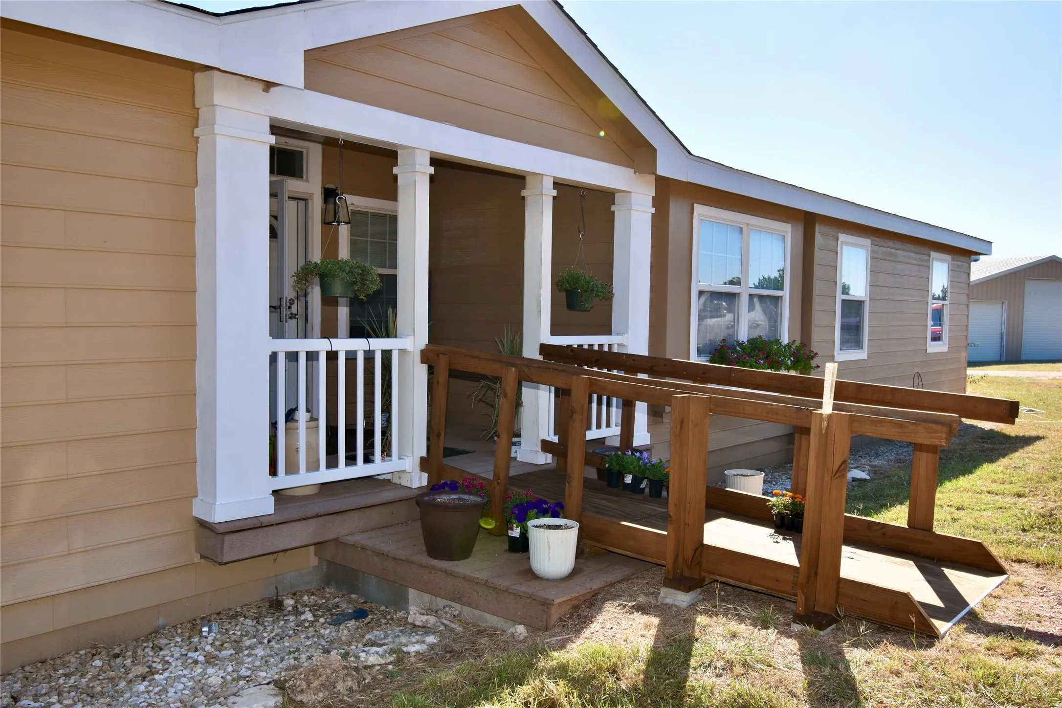 Single Family Residence For Sale in Mc Culloch County , 159 Private Road 939, Brady, Texas 76825, 4 Bedroom, 3 Bathroom, 2 Garage spaces, 2,300 Sqft, built in 2006, mls#21295694, Real Estate Agent in Brady, Homes For Sale in Mc Culloch county, Homes For Sale in Brady, Realtor in Brady Texas, Real Estate Brokerage Independent Realty Texas, Luminita Cordes Realtor
