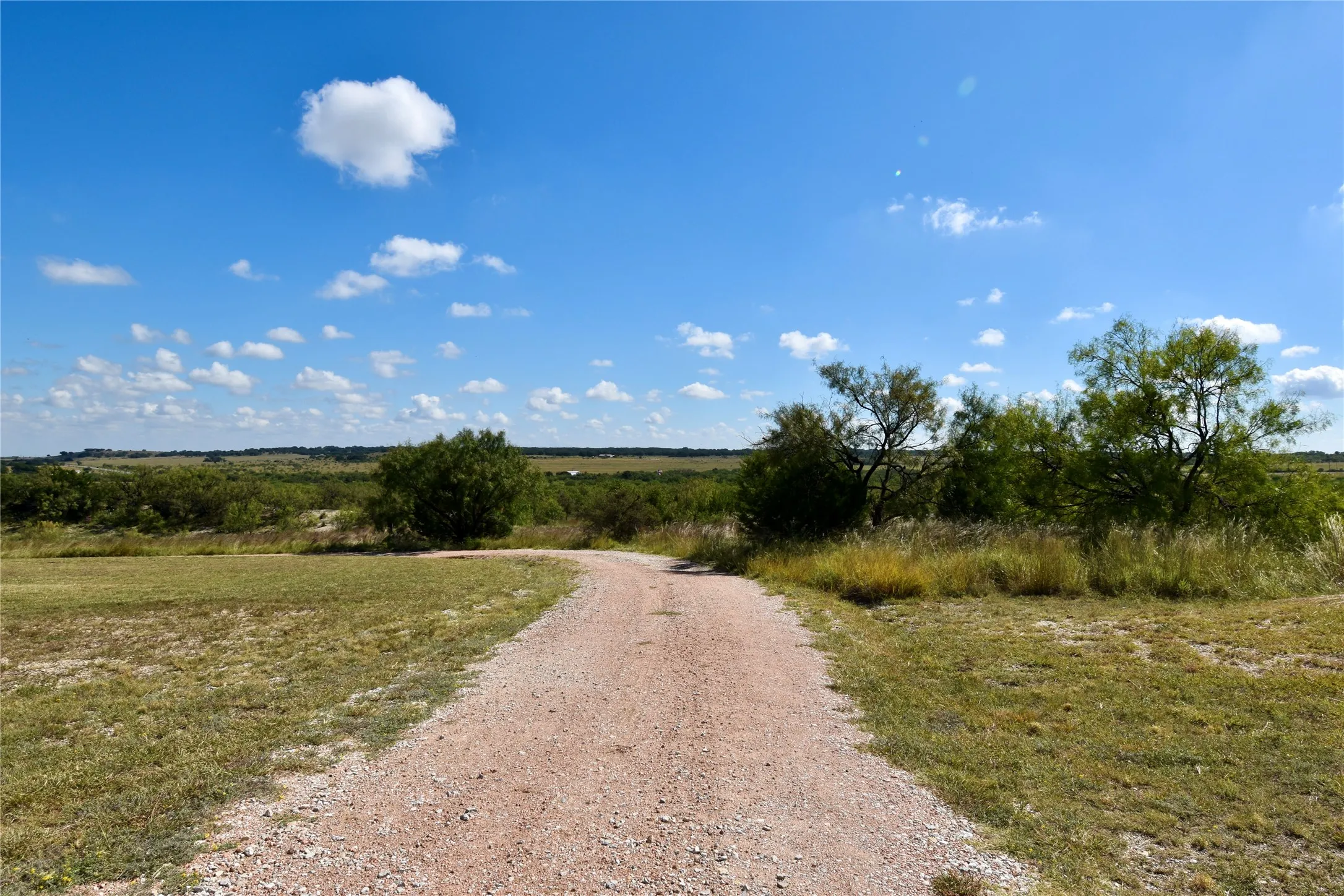 Single Family Residence For Sale in Mc Culloch County , 159 Private Road 939, Brady, Texas 76825, 4 Bedroom, 3 Bathroom, 2 Garage spaces, 2,300 Sqft, built in 2006, mls#21295694, Real Estate Agent in Brady, Homes For Sale in Mc Culloch county, Homes For Sale in Brady, Realtor in Brady Texas, Real Estate Brokerage Independent Realty Texas, Luminita Cordes Realtor