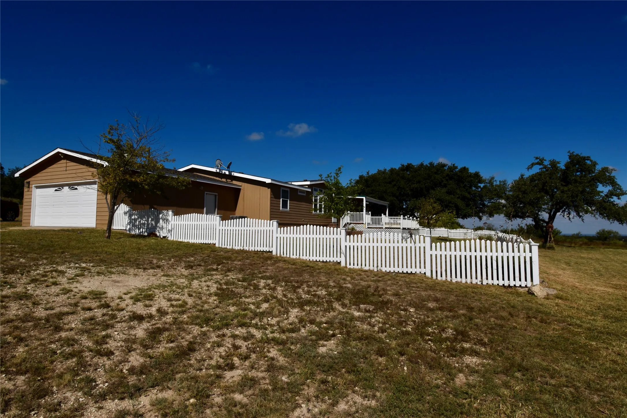 Single Family Residence For Sale in Mc Culloch County , 159 Private Road 939, Brady, Texas 76825, 4 Bedroom, 3 Bathroom, 2 Garage spaces, 2,300 Sqft, built in 2006, mls#21295694, Real Estate Agent in Brady, Homes For Sale in Mc Culloch county, Homes For Sale in Brady, Realtor in Brady Texas, Real Estate Brokerage Independent Realty Texas, Luminita Cordes Realtor