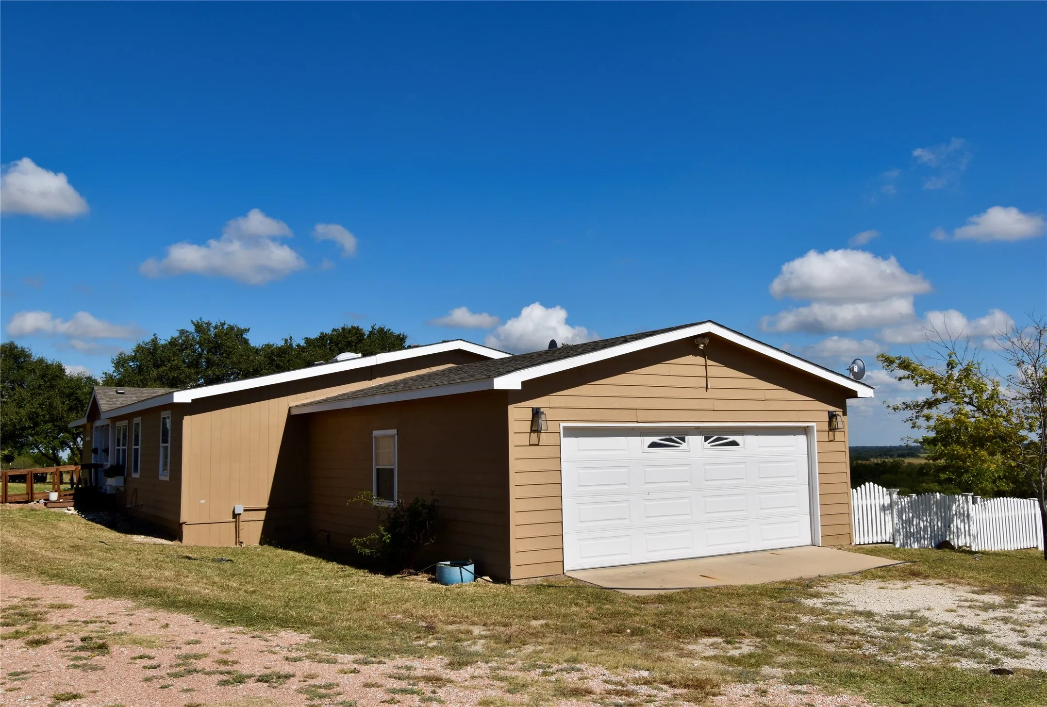 Single Family Residence For Sale in Mc Culloch County , 159 Private Road 939, Brady, Texas 76825, 4 Bedroom, 3 Bathroom, 2 Garage spaces, 2,300 Sqft, built in 2006, mls#21295694, Real Estate Agent in Brady, Homes For Sale in Mc Culloch county, Homes For Sale in Brady, Realtor in Brady Texas, Real Estate Brokerage Independent Realty Texas, Luminita Cordes Realtor