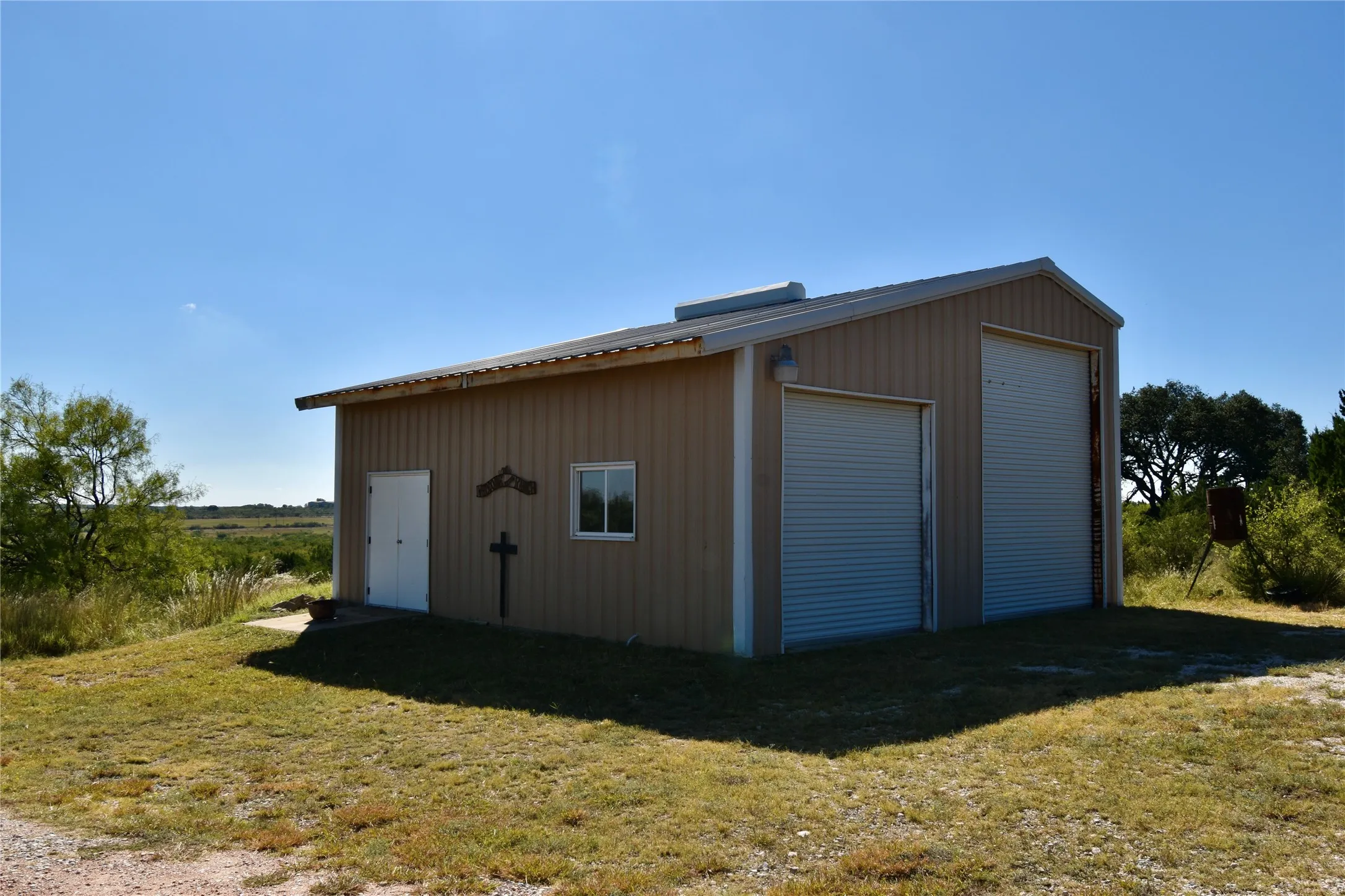 Single Family Residence For Sale in Mc Culloch County , 159 Private Road 939, Brady, Texas 76825, 4 Bedroom, 3 Bathroom, 2 Garage spaces, 2,300 Sqft, built in 2006, mls#21295694, Real Estate Agent in Brady, Homes For Sale in Mc Culloch county, Homes For Sale in Brady, Realtor in Brady Texas, Real Estate Brokerage Independent Realty Texas, Luminita Cordes Realtor