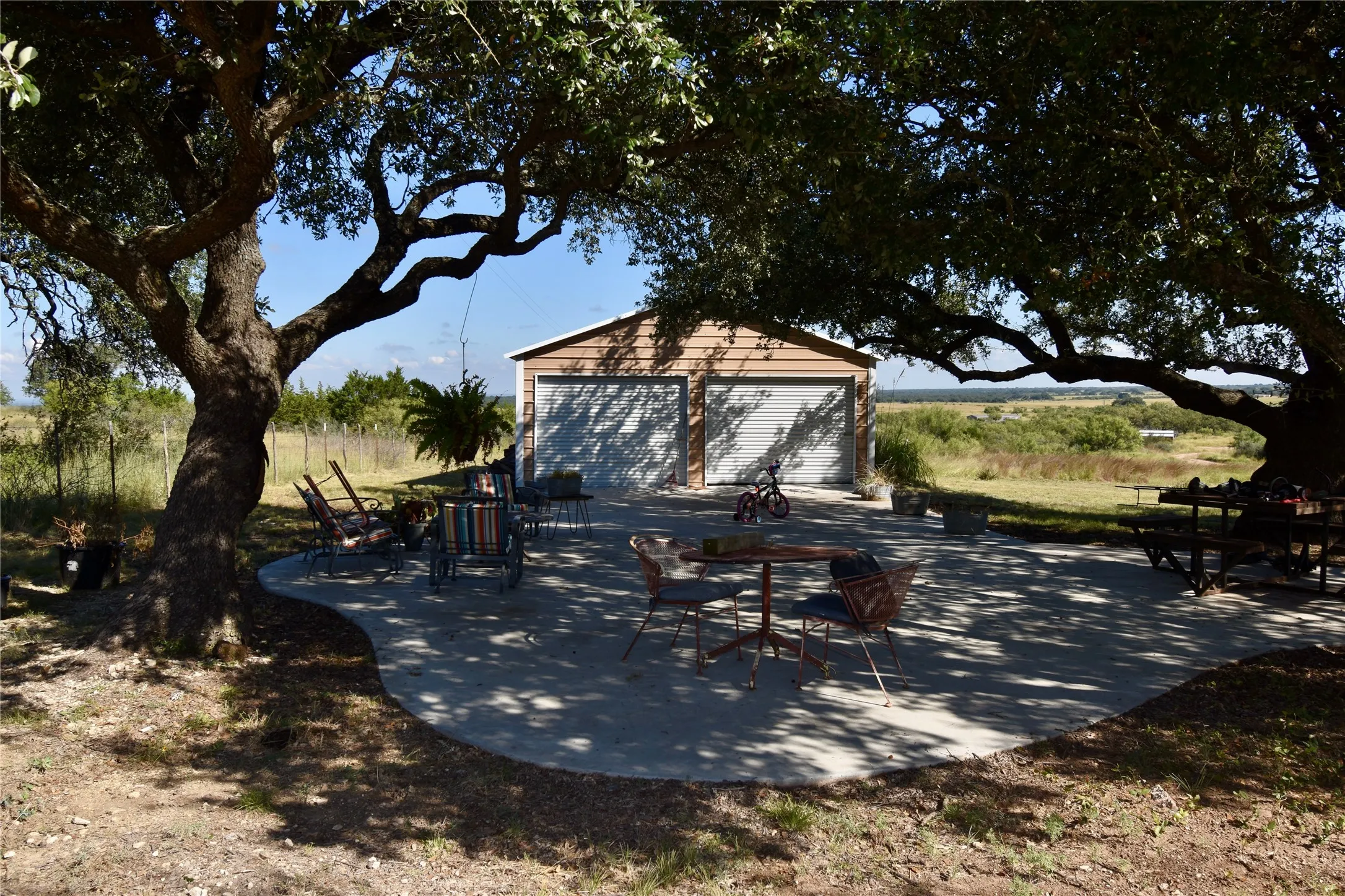 Single Family Residence For Sale in Mc Culloch County , 159 Private Road 939, Brady, Texas 76825, 4 Bedroom, 3 Bathroom, 2 Garage spaces, 2,300 Sqft, built in 2006, mls#21295694, Real Estate Agent in Brady, Homes For Sale in Mc Culloch county, Homes For Sale in Brady, Realtor in Brady Texas, Real Estate Brokerage Independent Realty Texas, Luminita Cordes Realtor