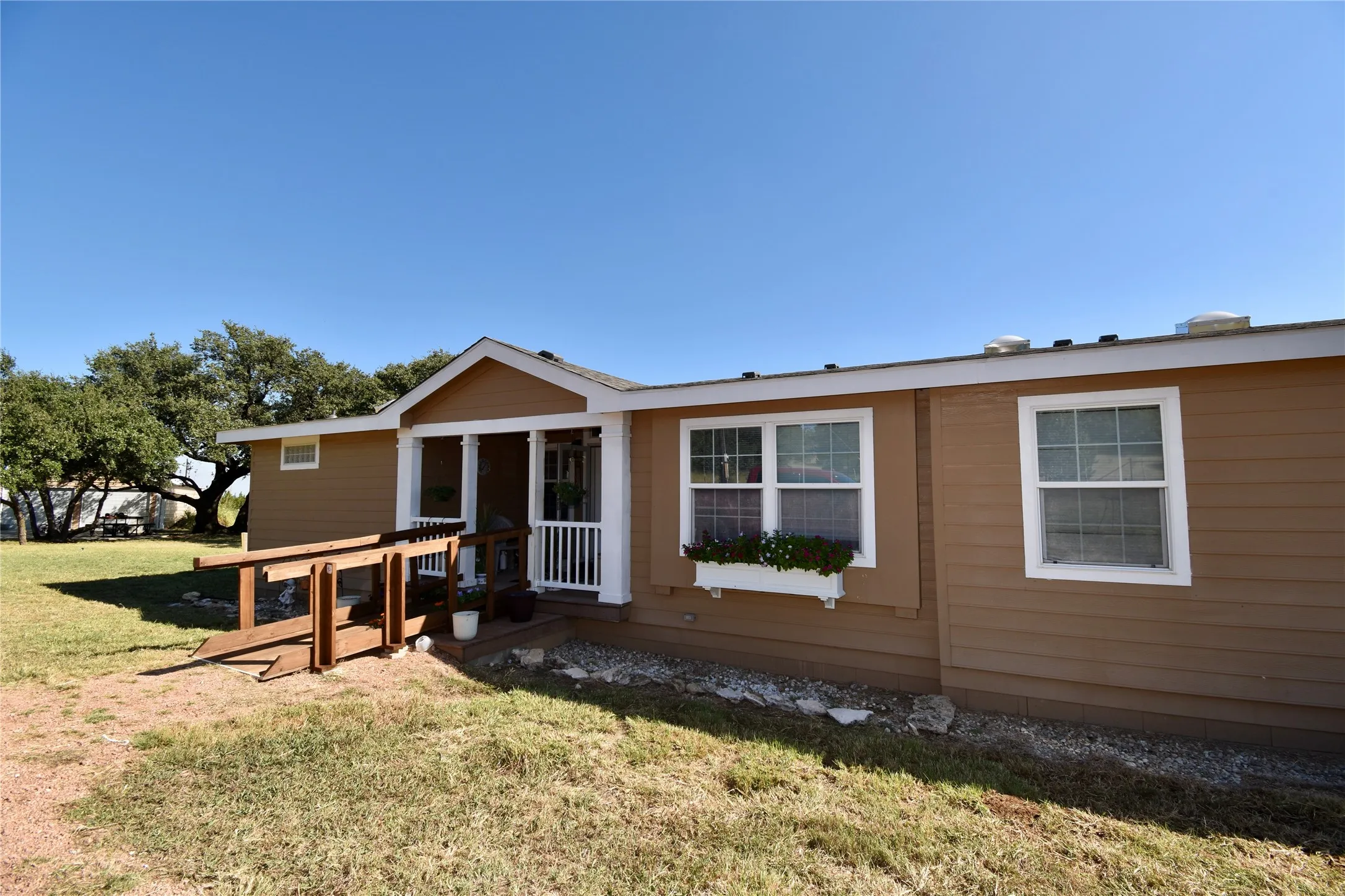 Single Family Residence For Sale in Mc Culloch County , 159 Private Road 939, Brady, Texas 76825, 4 Bedroom, 3 Bathroom, 2 Garage spaces, 2,300 Sqft, built in 2006, mls#21295694, Real Estate Agent in Brady, Homes For Sale in Mc Culloch county, Homes For Sale in Brady, Realtor in Brady Texas, Real Estate Brokerage Independent Realty Texas, Luminita Cordes Realtor