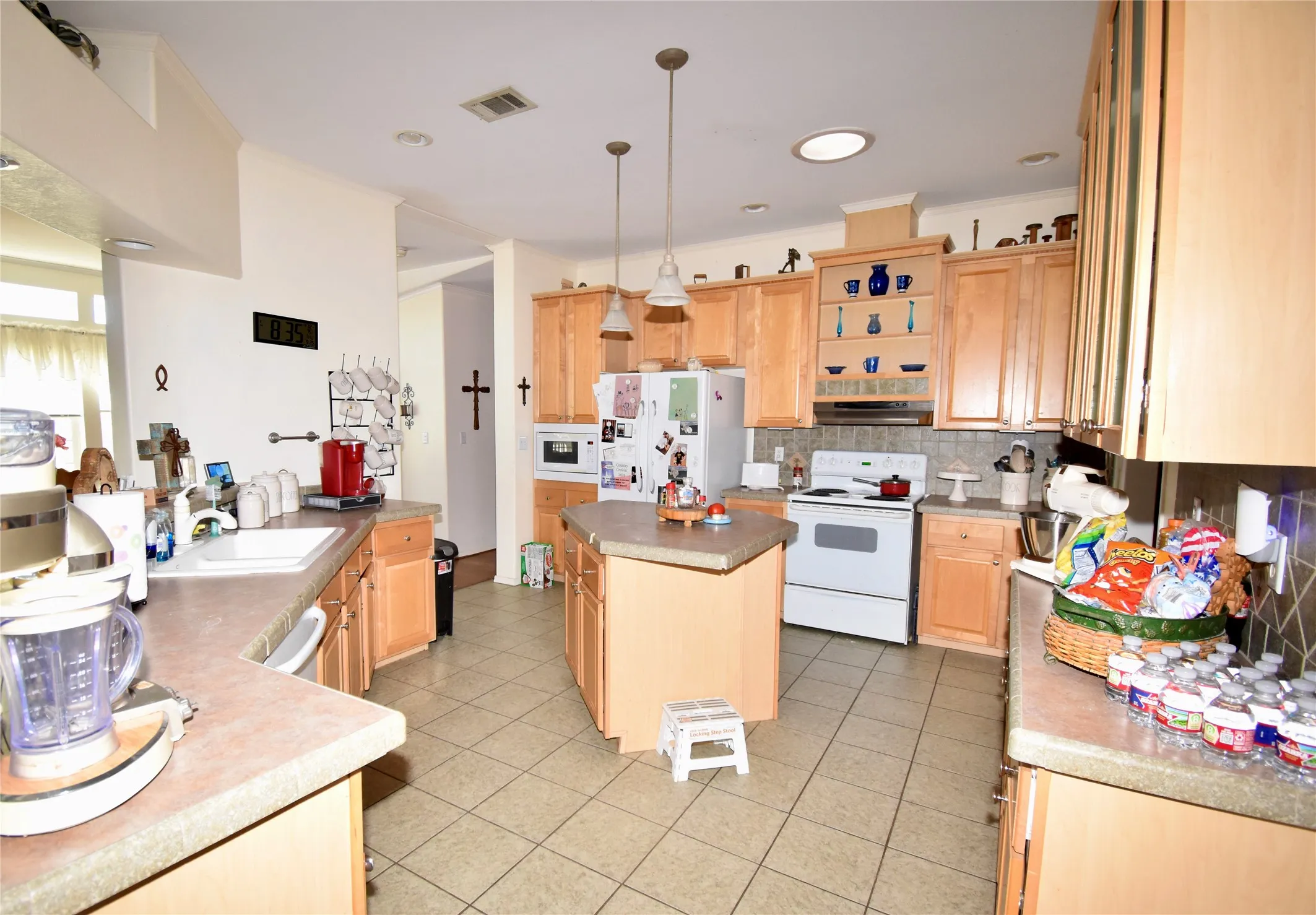 Single Family Residence For Sale in Mc Culloch County , 159 Private Road 939, Brady, Texas 76825, 4 Bedroom, 3 Bathroom, 2 Garage spaces, 2,300 Sqft, built in 2006, mls#21295694, Real Estate Agent in Brady, Homes For Sale in Mc Culloch county, Homes For Sale in Brady, Realtor in Brady Texas, Real Estate Brokerage Independent Realty Texas, Luminita Cordes Realtor